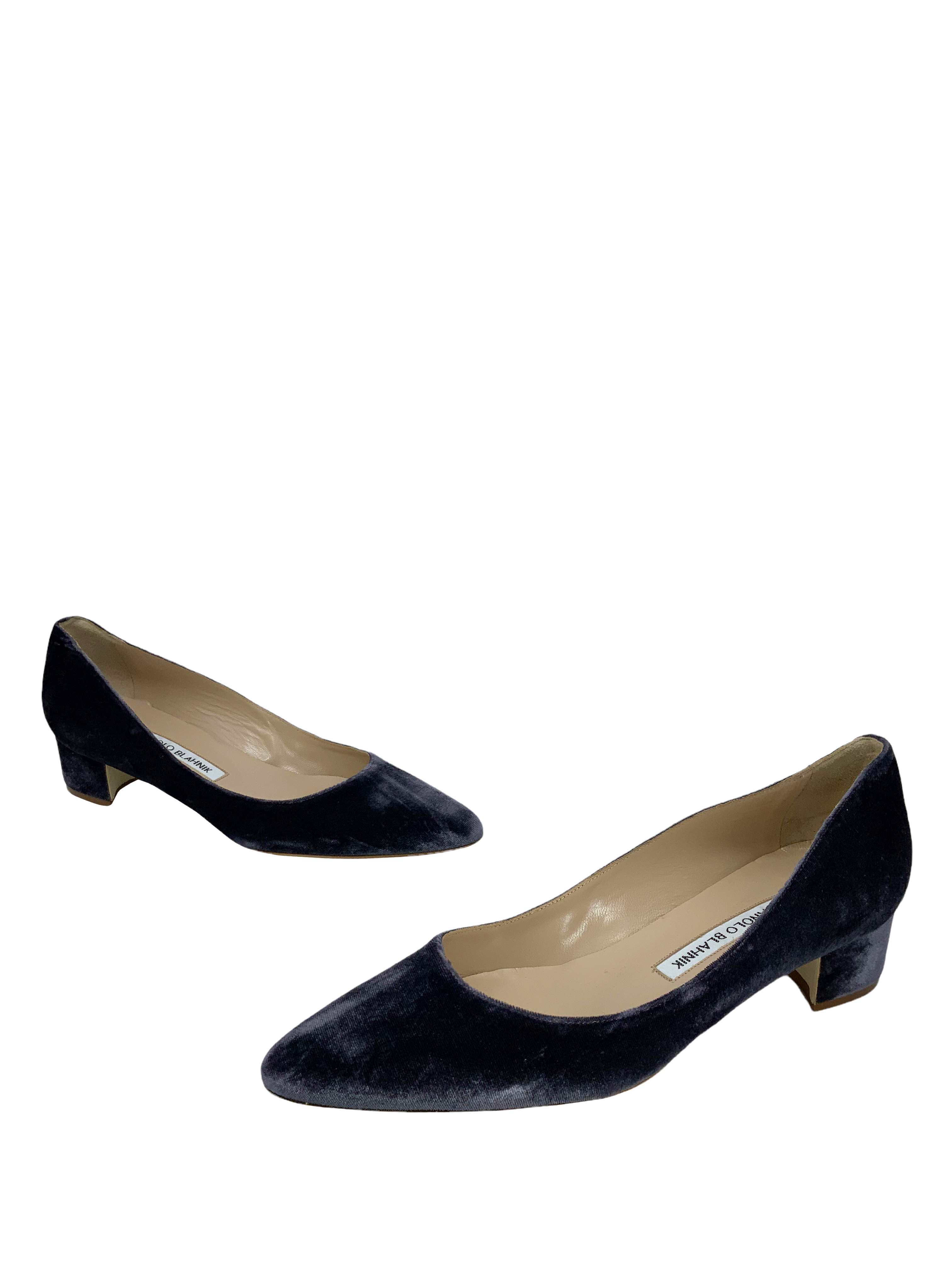 Manolo Blahnik Listony Block Heel Velvet Pumps Women's Size 8.5 - Elegant Evening Shoes for Weddings, Parties & Special Occasions
