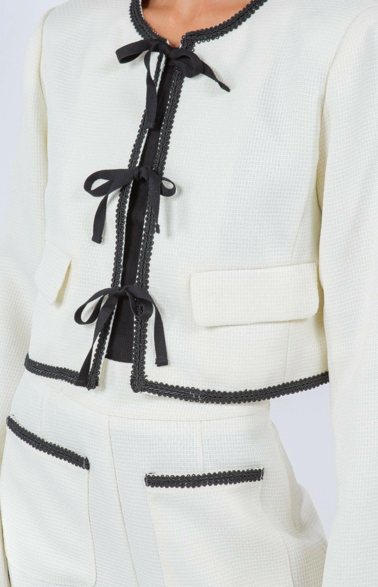 Cropped Contrast Trim Jacket for Women - Stylish Fashion Outerwear for Spring & Fall | Perfect for Casual Outings, Date Nights & Office Wear
