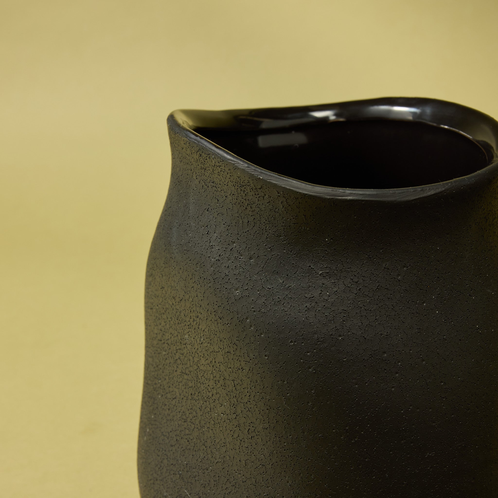 Premium Black Maliah Pot - 18cm Ceramic Cooking Pot for Stews, Soups & Slow Cooking | Perfect for Home Kitchens & Professional Chefs