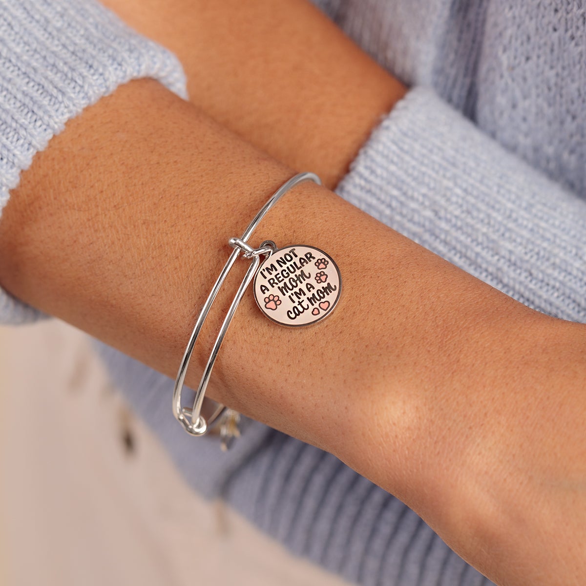 Stylish 'I'm A Cat Mom' Charm Bangle Bracelet - Perfect Gift for Cat Lovers & Pet Owners - Wear Daily or for Special Occasions
