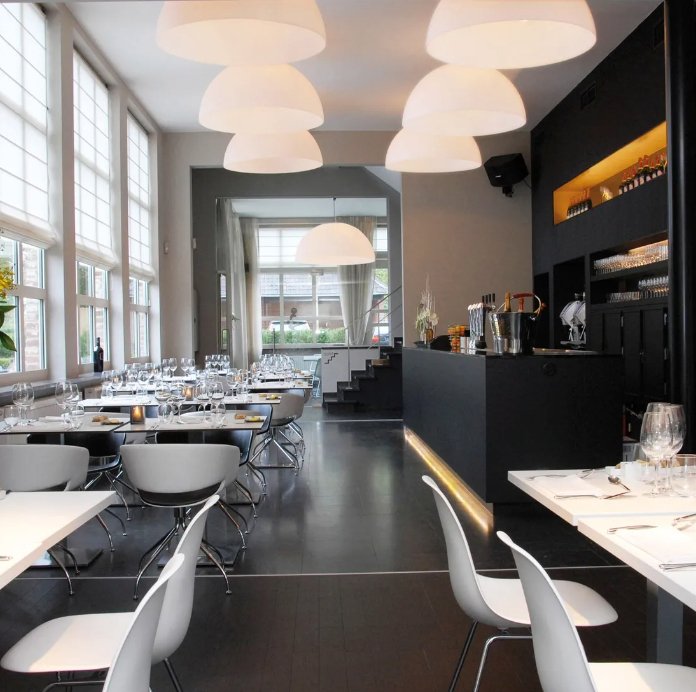Avico Suspension Lamp by FontanaArte - Modern Glass Pendant Light for Dining Room, Kitchen Island & Living Room Decor