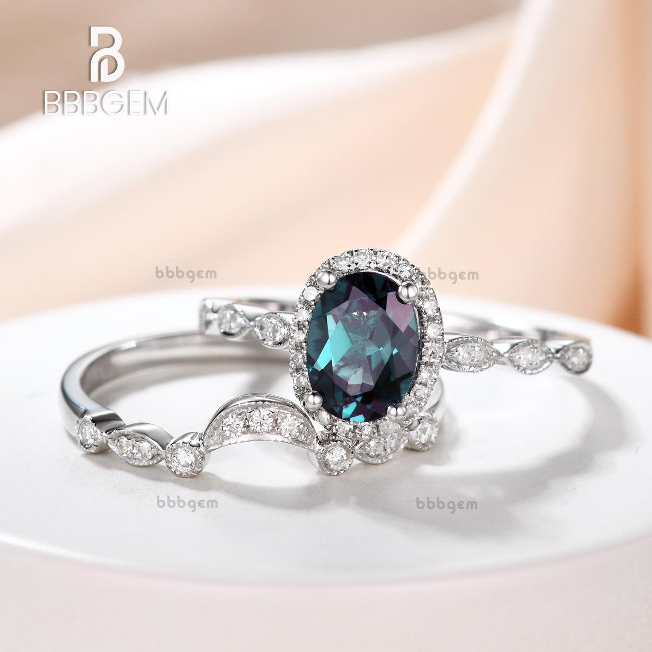 Exquisite Oval Alexandrite Halo Diamond Engagement Ring Set with Matching Curved Diamond Wedding Band | Perfect for Proposals, Anniversaries & Bridal Jewelry | Elegant Gift for Her