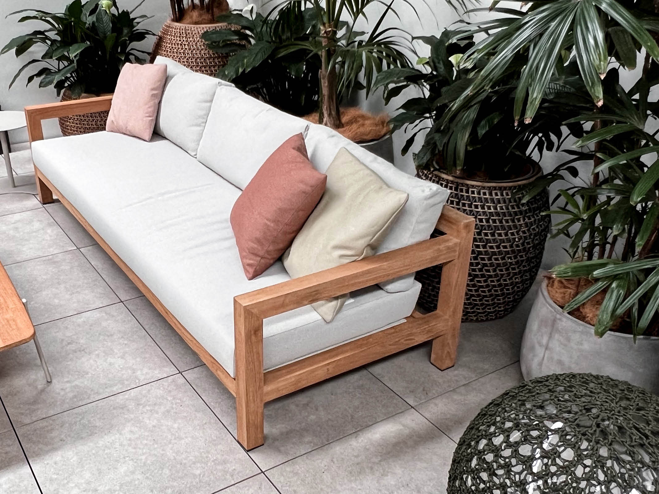 Ariki Sofa - Modern Comfortable Couch for Living Room, Lounge & Home Theater - Soft Fabric Upholstery, Sturdy Frame, Easy Assembly