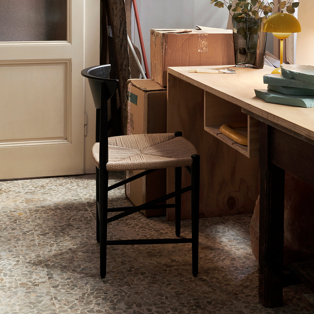 Modern HM3 Dining Chair - Elegant Wooden Seat for Kitchen, Dining Room & Office - Perfect for Home Decor & Entertaining Guests