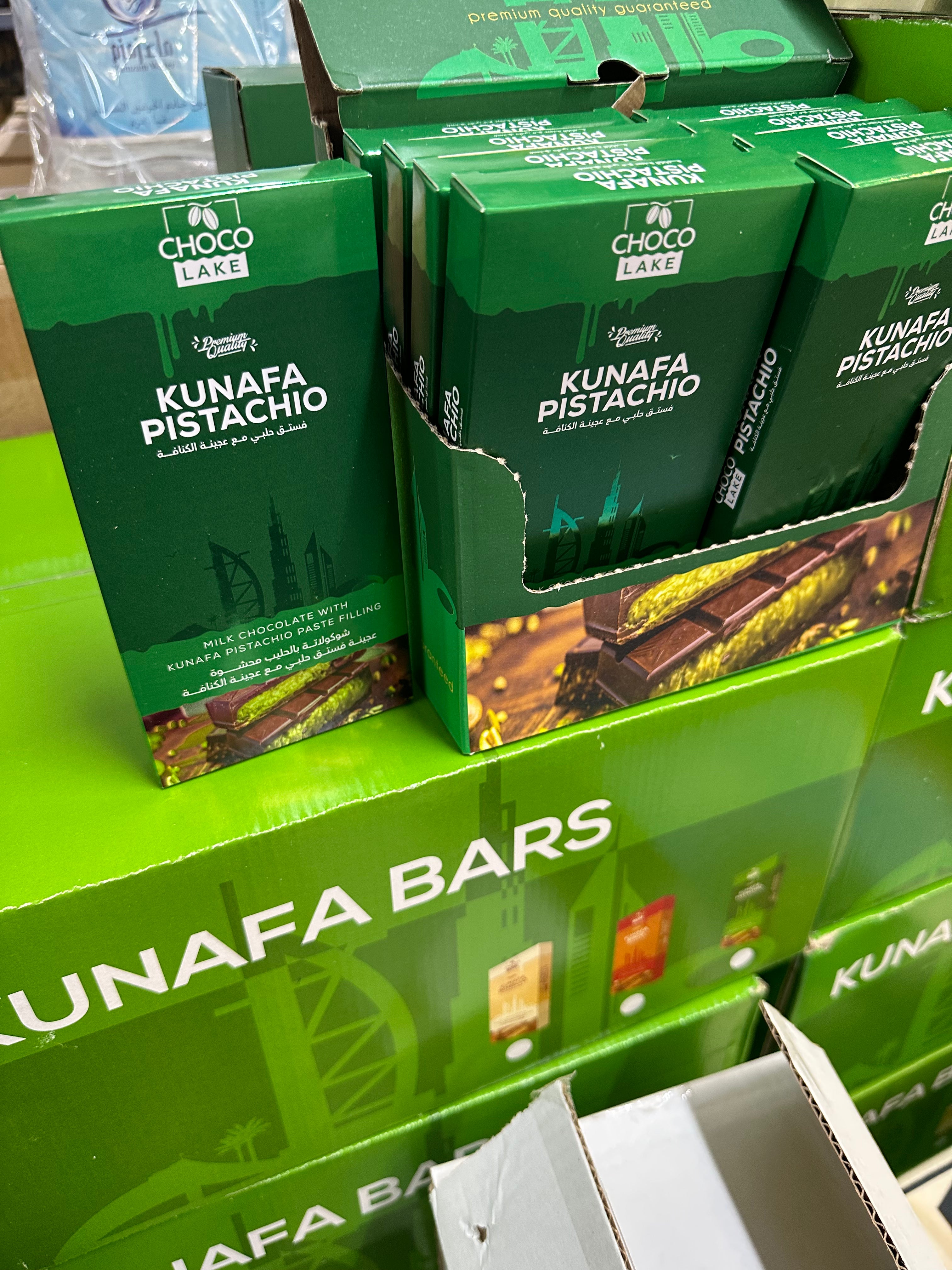 Delicious Kunafa Dubai Chocolate Bar - Authentic Middle Eastern Dessert for Gifting & Special Occasions