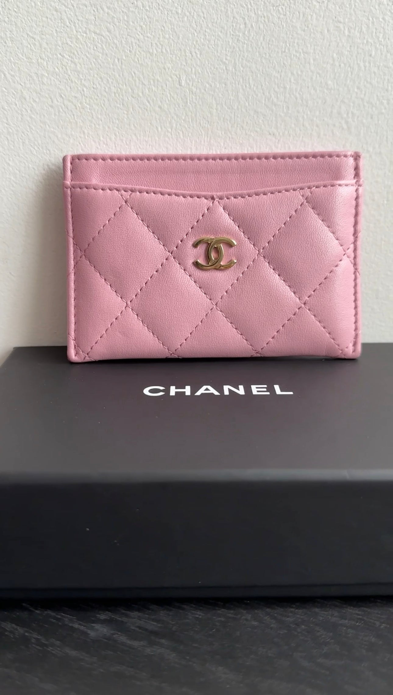 Chanel Light Pink Lambskin Quilted Classic Card Holder - Luxury Women's Wallet for Everyday Use & Gift Giving