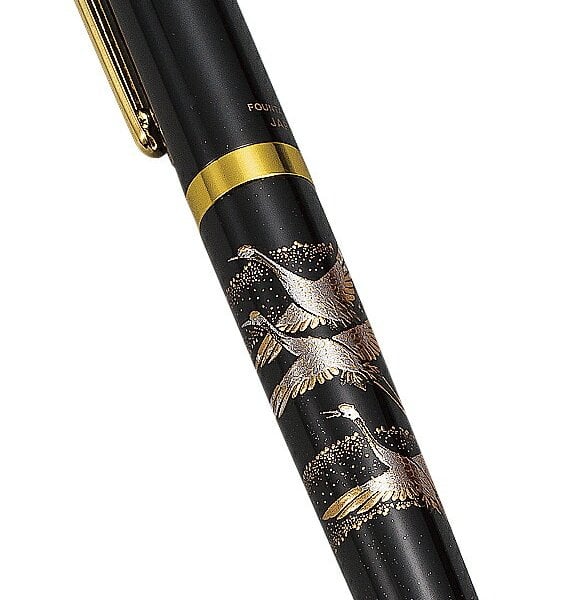 Premium MAKI-E Urushi Lacquer Fountain Pen with Crane Design - Handcrafted Japanese Calligraphy Pen for Writing Enthusiasts - Perfect for Gift Giving, Collecting & Elegant Writing Experience