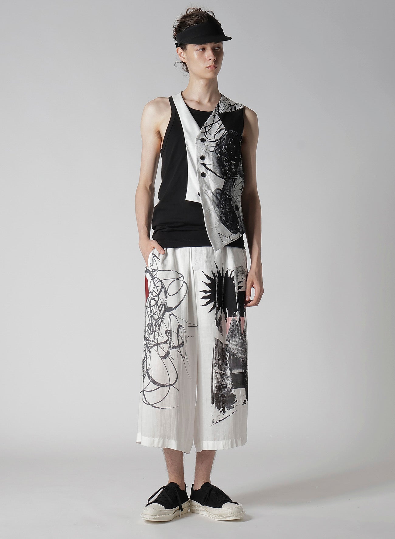 Asymmetrical Vest with Clock Print - Stylish Layering Piece for Casual Outfits & Fashionable Streetwear Looks