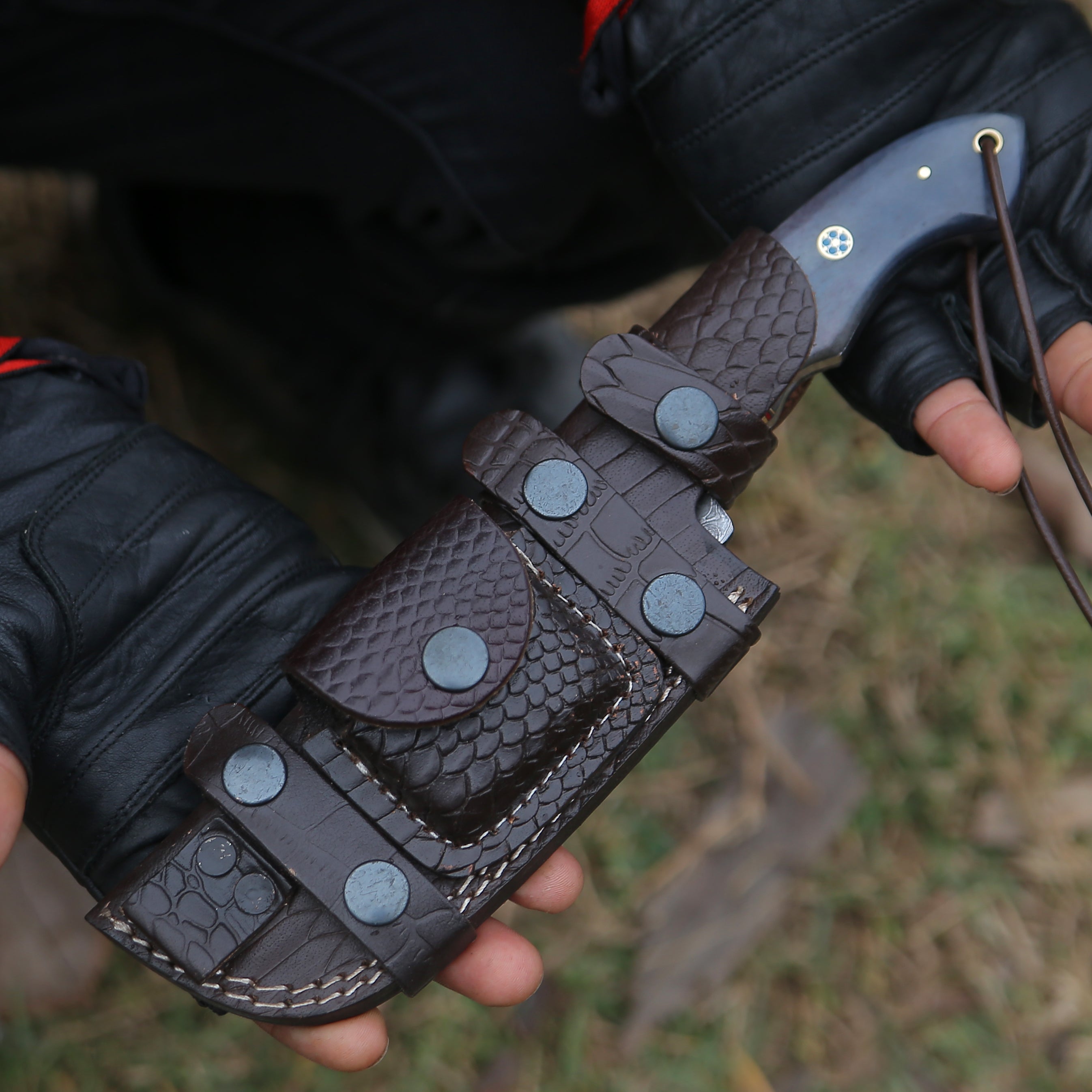 Premium Damascus Steel Tracker Knife - High-Quality Outdoor Survival Knife for Hunting, Camping & Bushcraft | Sharp & Durable Blade