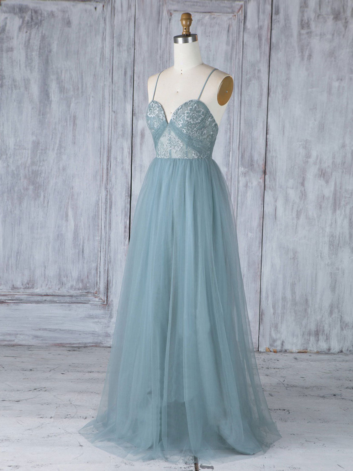 Elegant Sweetheart Neckline Tulle Lace Long Prom Dress in Gray Blue - Perfect for Bridesmaids, Formal Dances & Wedding Parties
