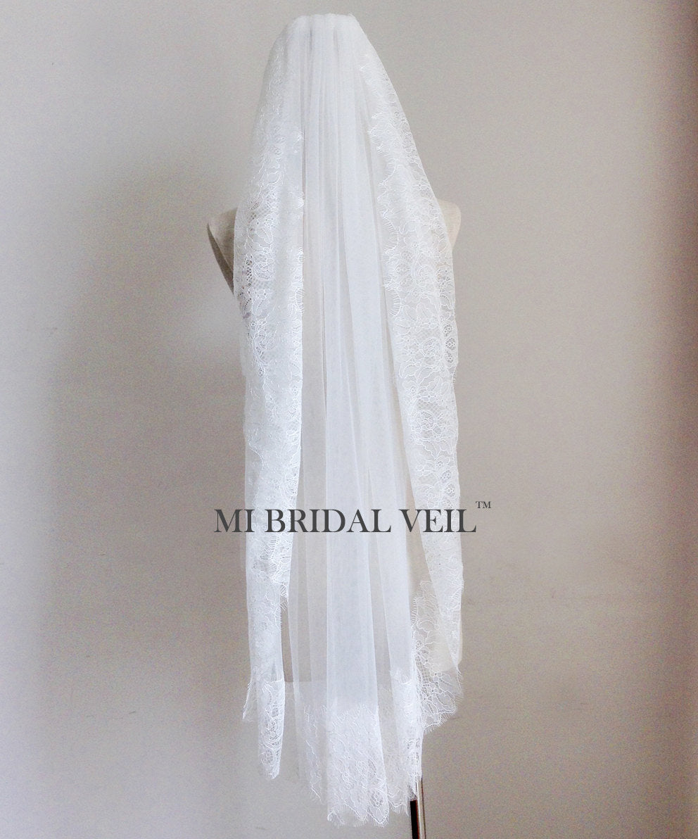 Elegant Chantilly Lace Wedding Veil - Fingertip Length Boho Bridal Veil for Romantic Ceremonies & Outdoor Weddings