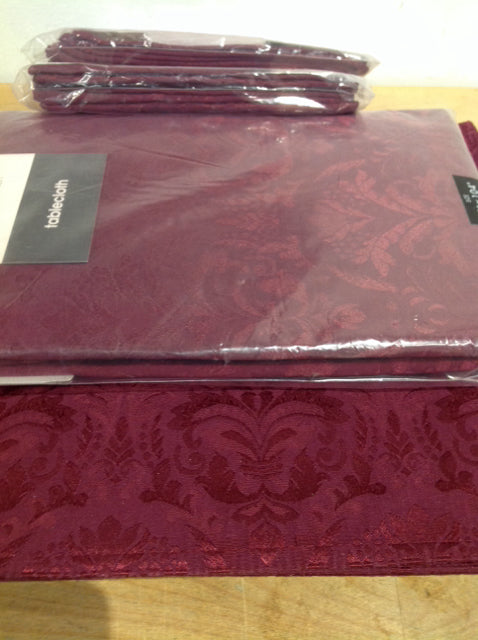 8-Piece Burgundy Table Setting Set - Premium Placemats, Napkins & Tablecloth for Elegant Dining | Perfect for Dinner Parties, Holiday Meals & Formal Gatherings