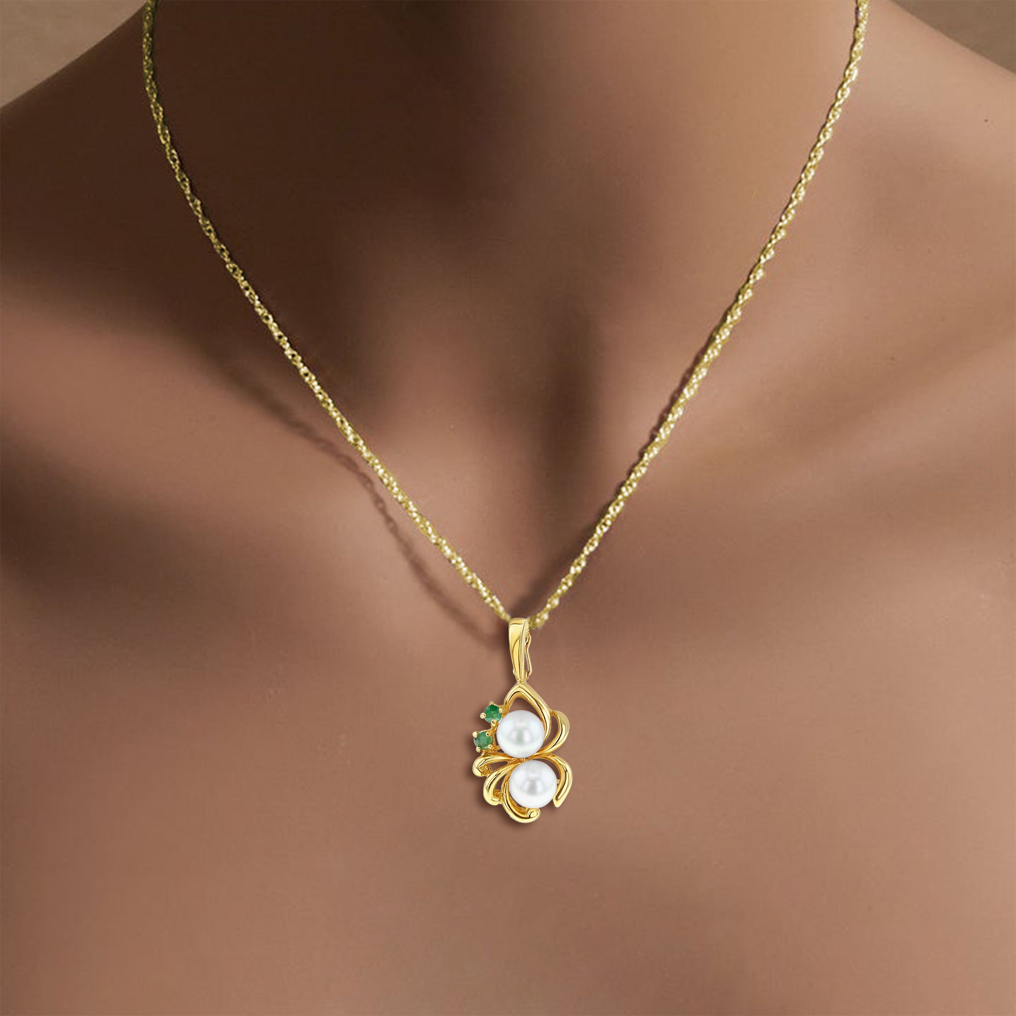 Exquisite Freshwater Pearl Necklace with Emerald Accent - Elegant Jewelry for Women, Perfect for Weddings, Parties & Special Occasions