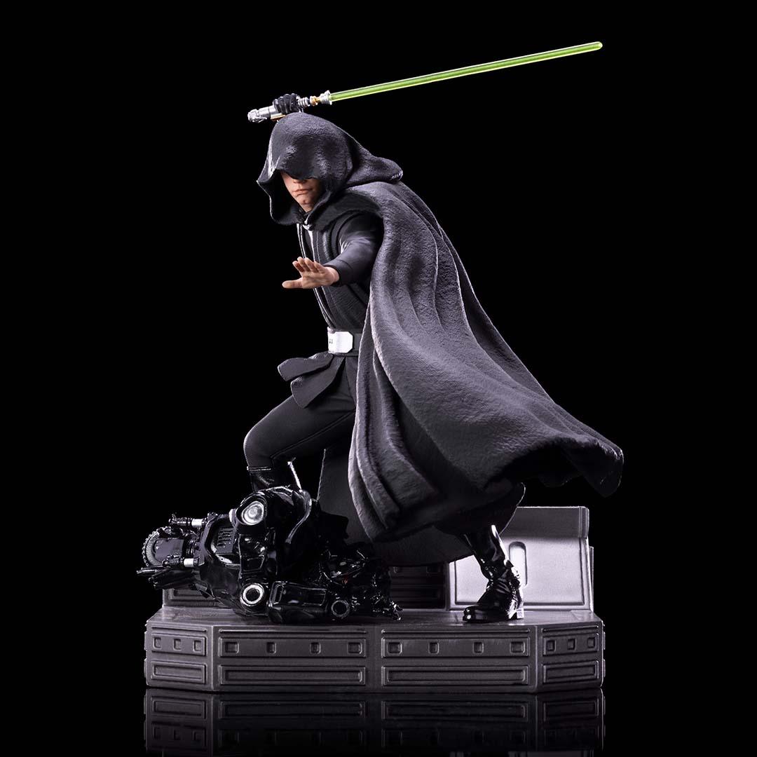 Iron Studios The Mandalorian Luke Skywalker (Combat Version) Art Scale 1/10 Statue - Premium Collectible for Star Wars Fans, Home Display & Gift for Sci-Fi Enthusiasts
