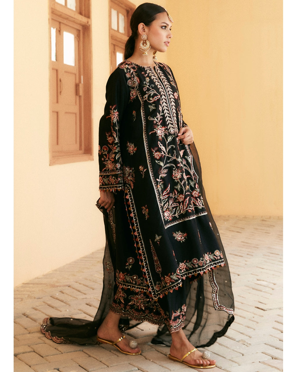 Elegant Black Embroidered Kurta Set for Women - Traditional Indian Ethnic Wear - Perfect for Weddings, Festivals & Special Occasions