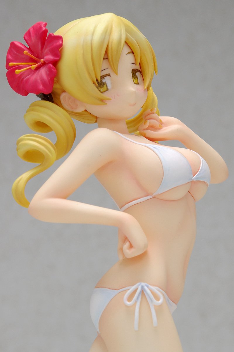 Beach Queens: Madoka Magica Tomoe Mami 1/10 Scale PVC Figure - Anime Collectible for Display & Cosplay Inspiration