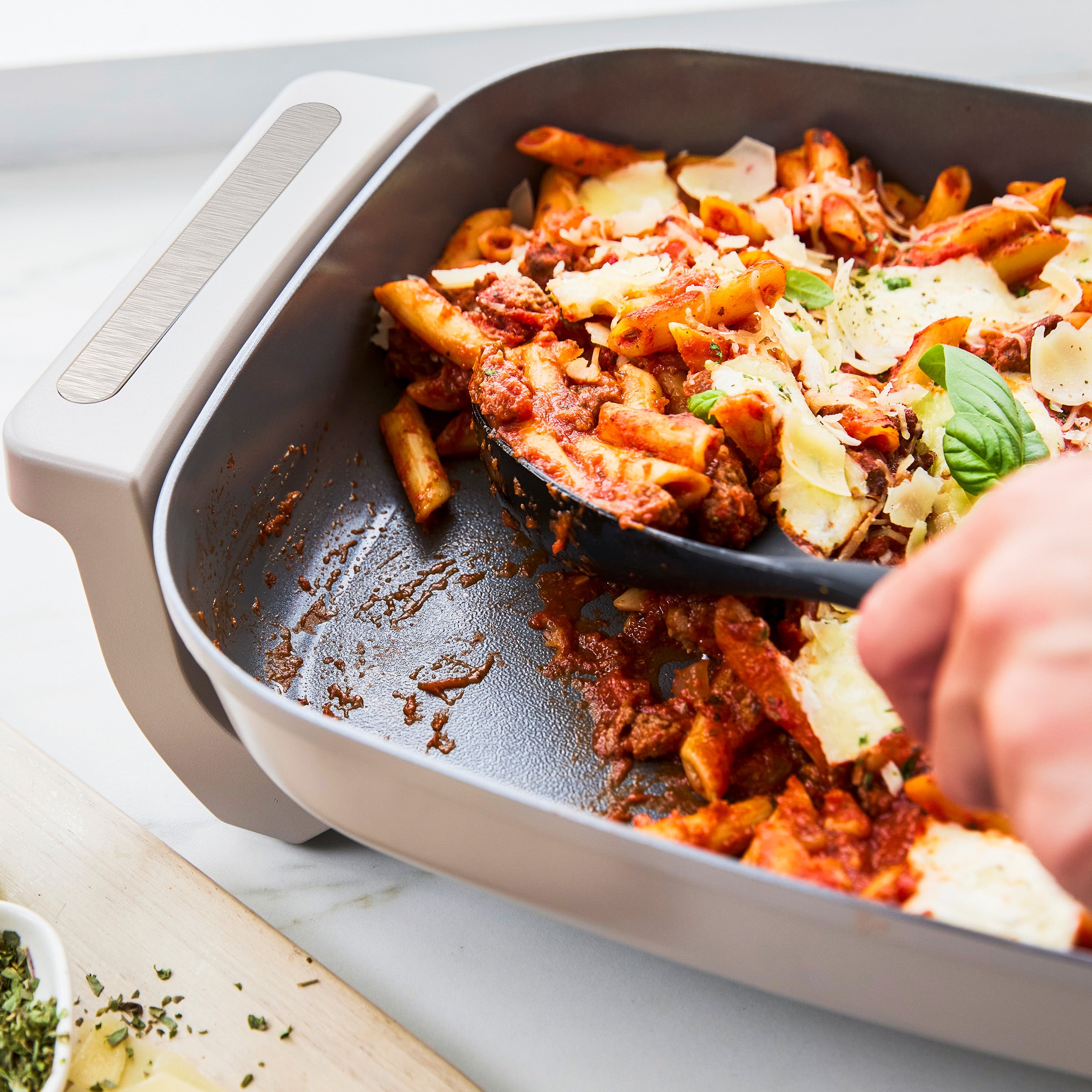 7 Quart Advanced Non-Stick Skillet - Premium Heavy Duty Frying Pan with Lid for Induction, Gas & Electric Stoves - Perfect for Searing, Stir-Frying & Family Cooking