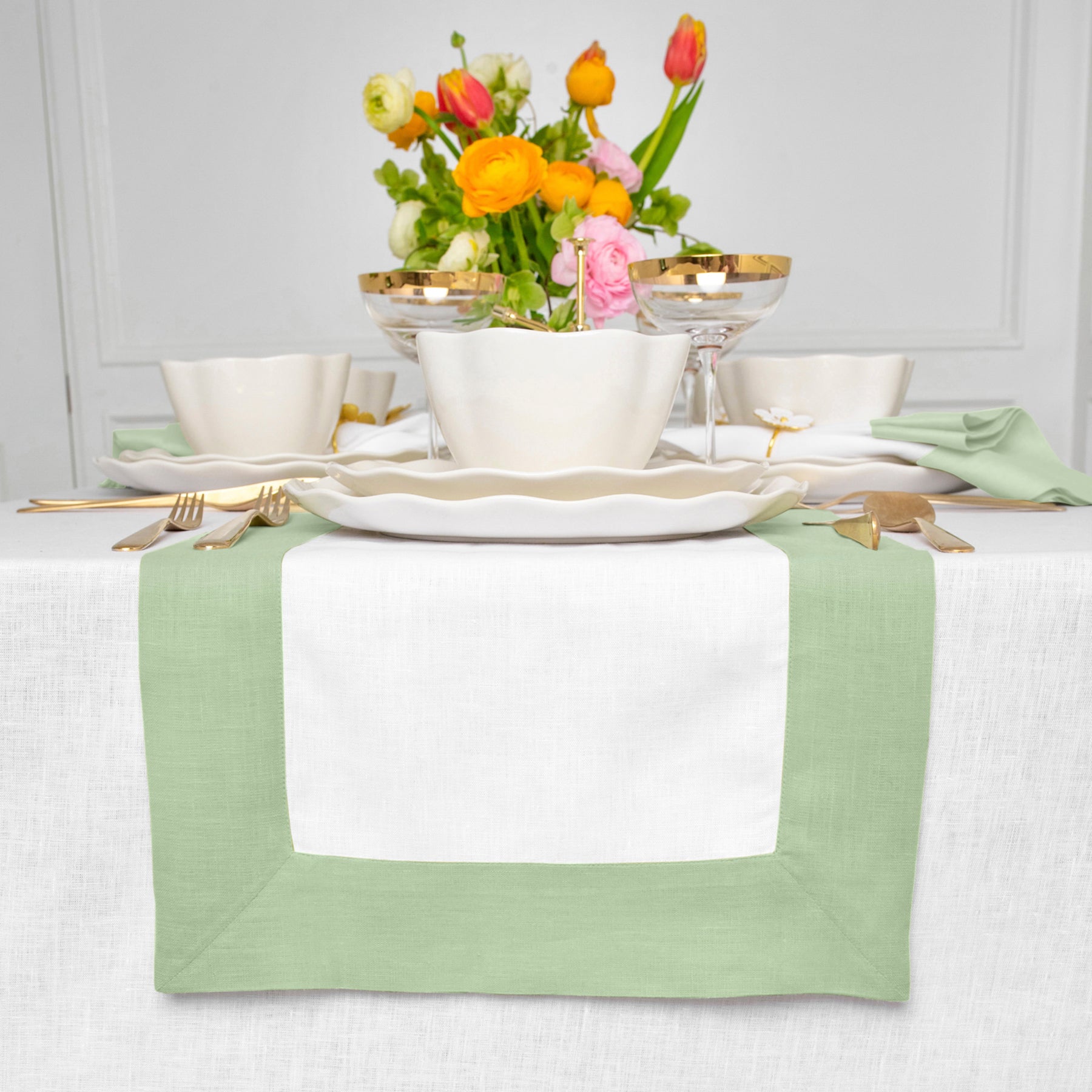Elegant Contempo Table Runner - Premium Dining Decor for Weddings, Holidays & Everyday Use