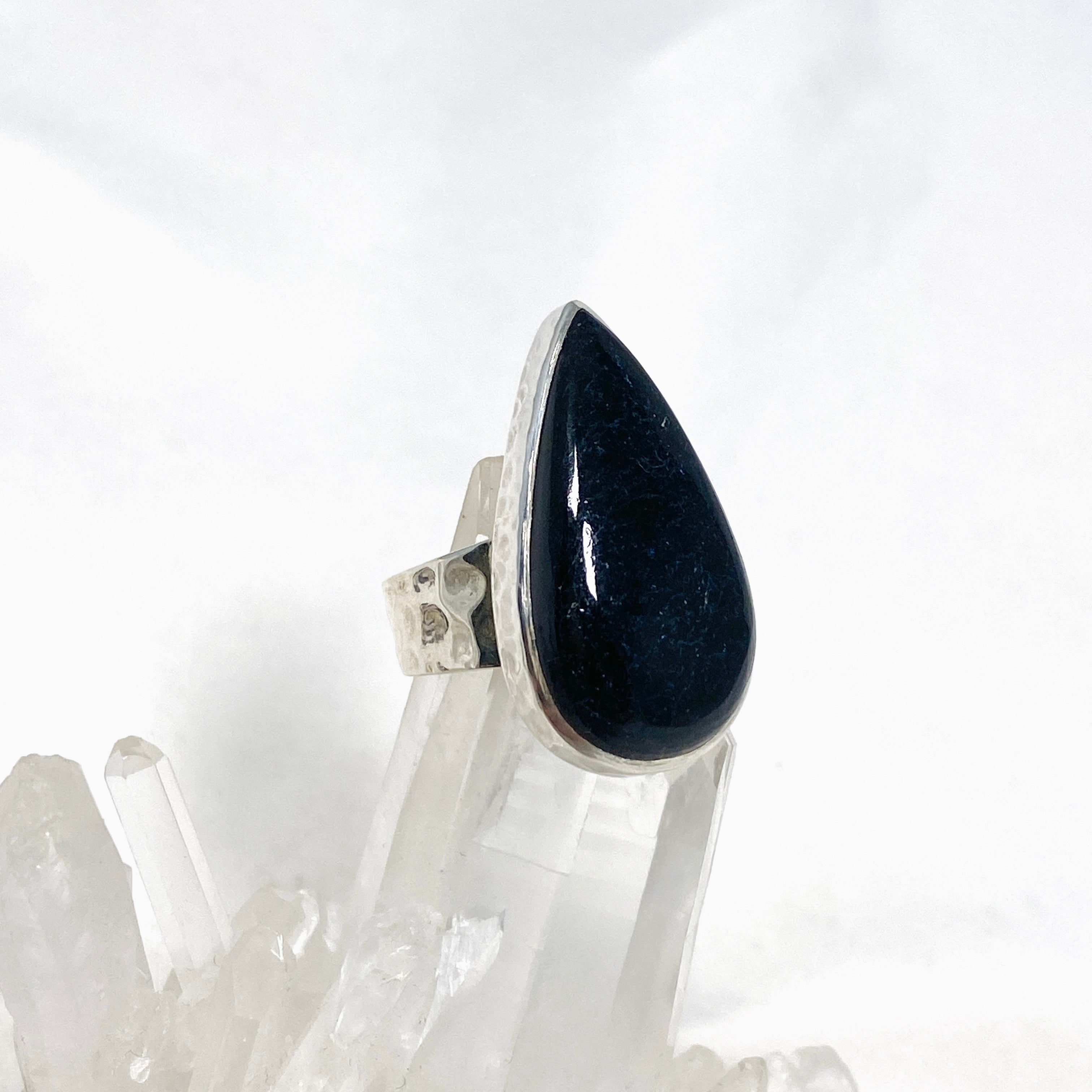 Black Tourmaline Teardrop Hammered Band Ring for Women - Size 7 - KRGJ2874 - Perfect for Spiritual Healing, Energy Protection & Everyday Fashion Jewelry