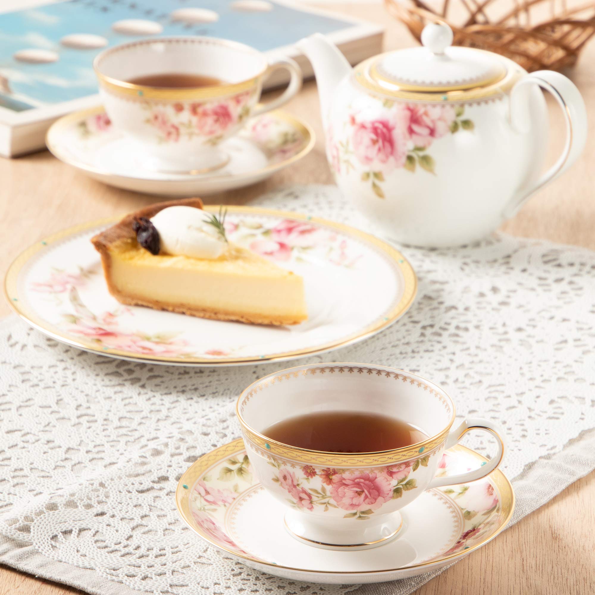 Noritake T97284/4861 Heartford Bone China Tea Pot 650cc - Elegant Porcelain Teapot for Afternoon Tea, Bridal Shower & Home Decor