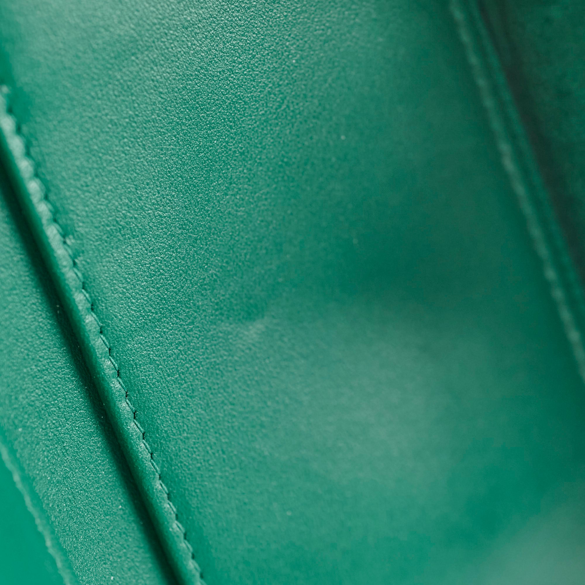 Chanel 18S Caviar Wallet Iridescent Emerald Green - Luxury Women's Leather Wallet for Everyday Use & Special Occasions