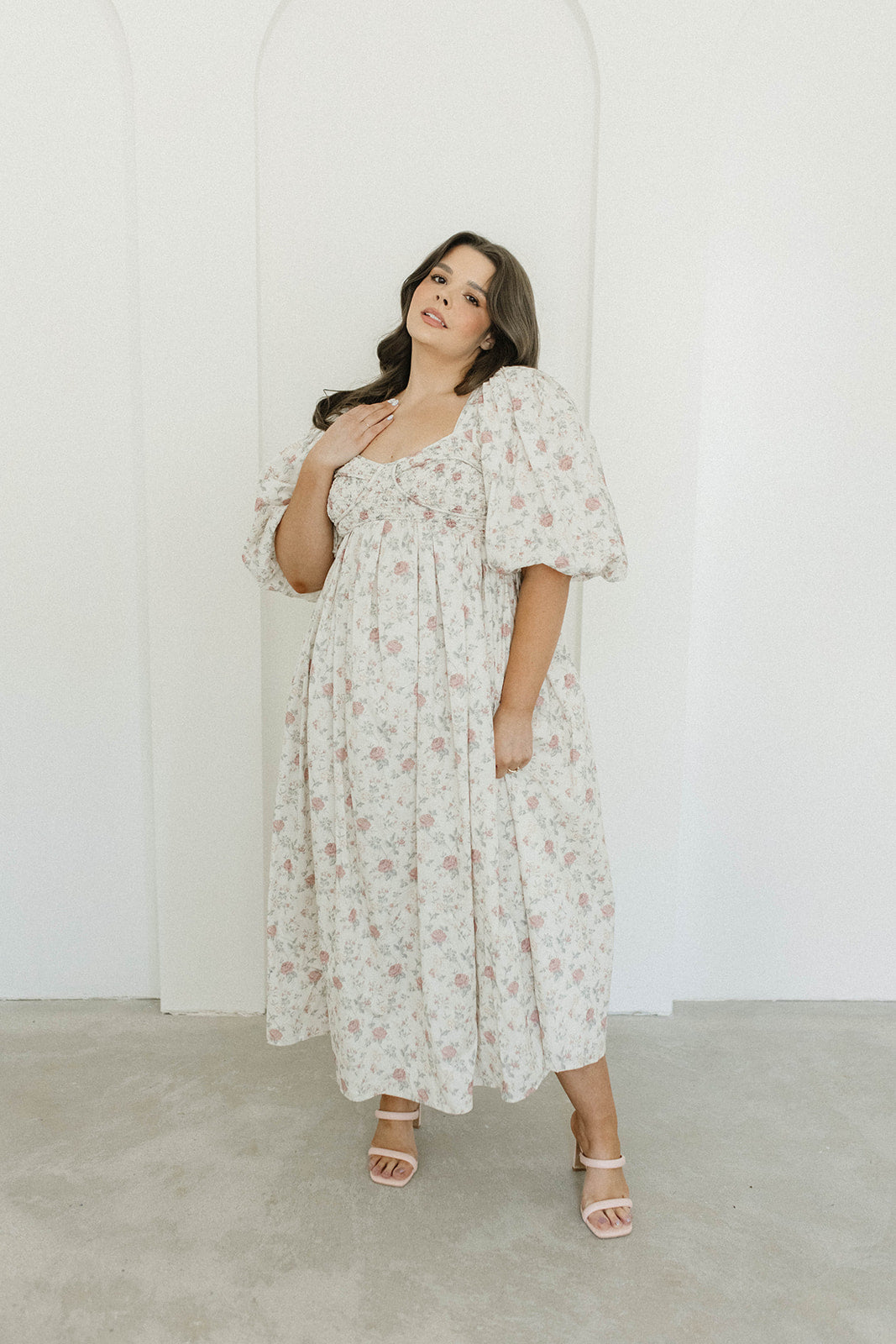 Harlow Maxi Dress in Off White Floral - Bump Friendly Maternity Dress & Inclusive Sizing (S-3XL) | Perfect for Pregnancy, Beach Vacations & Summer Weddings