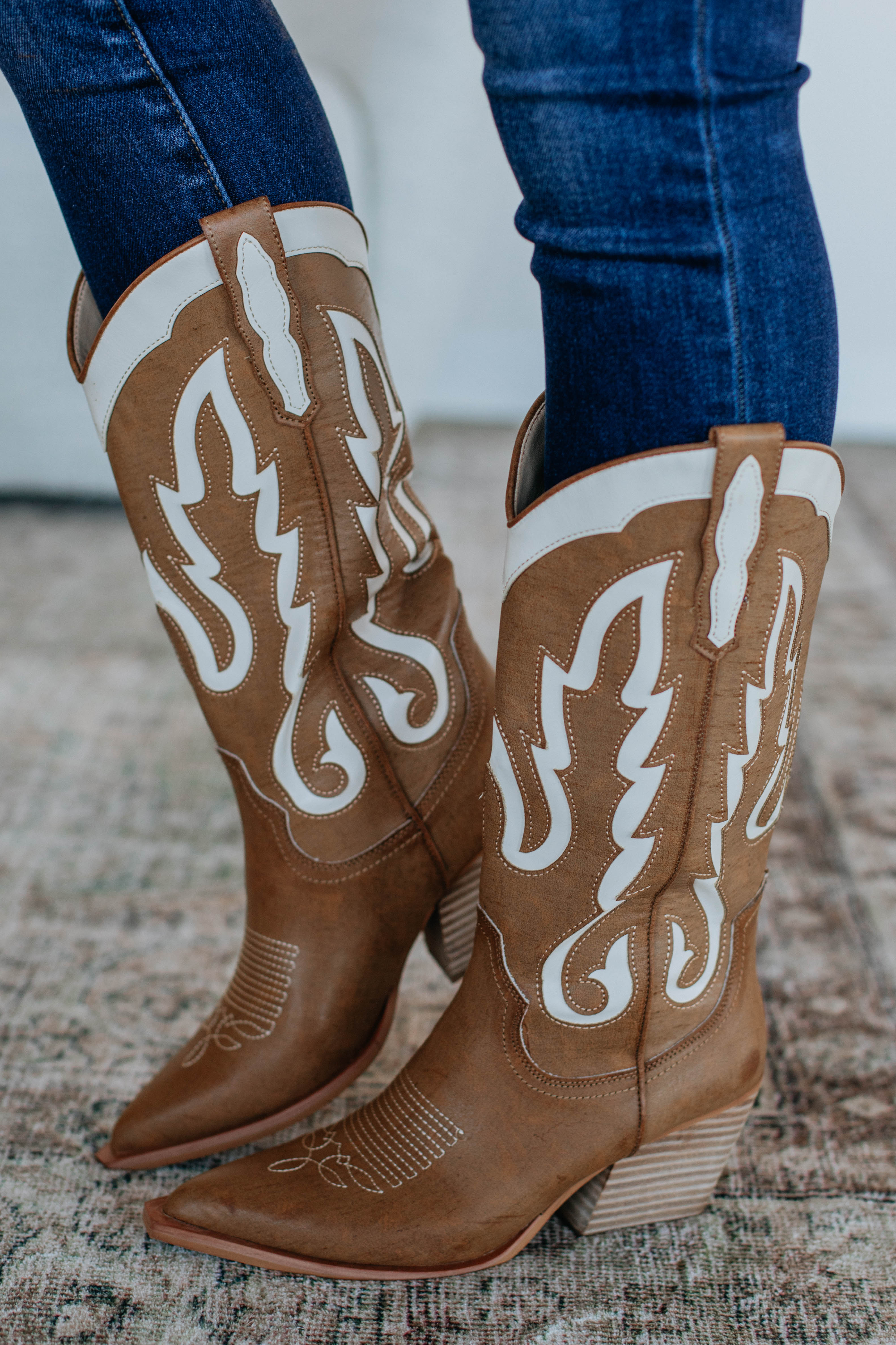 Stylish Cowgirl Boots for Women - Comfortable Western Ankle Boots with Leather & Embroidery - Perfect for Country Rides, Concerts & Fashion Outfits