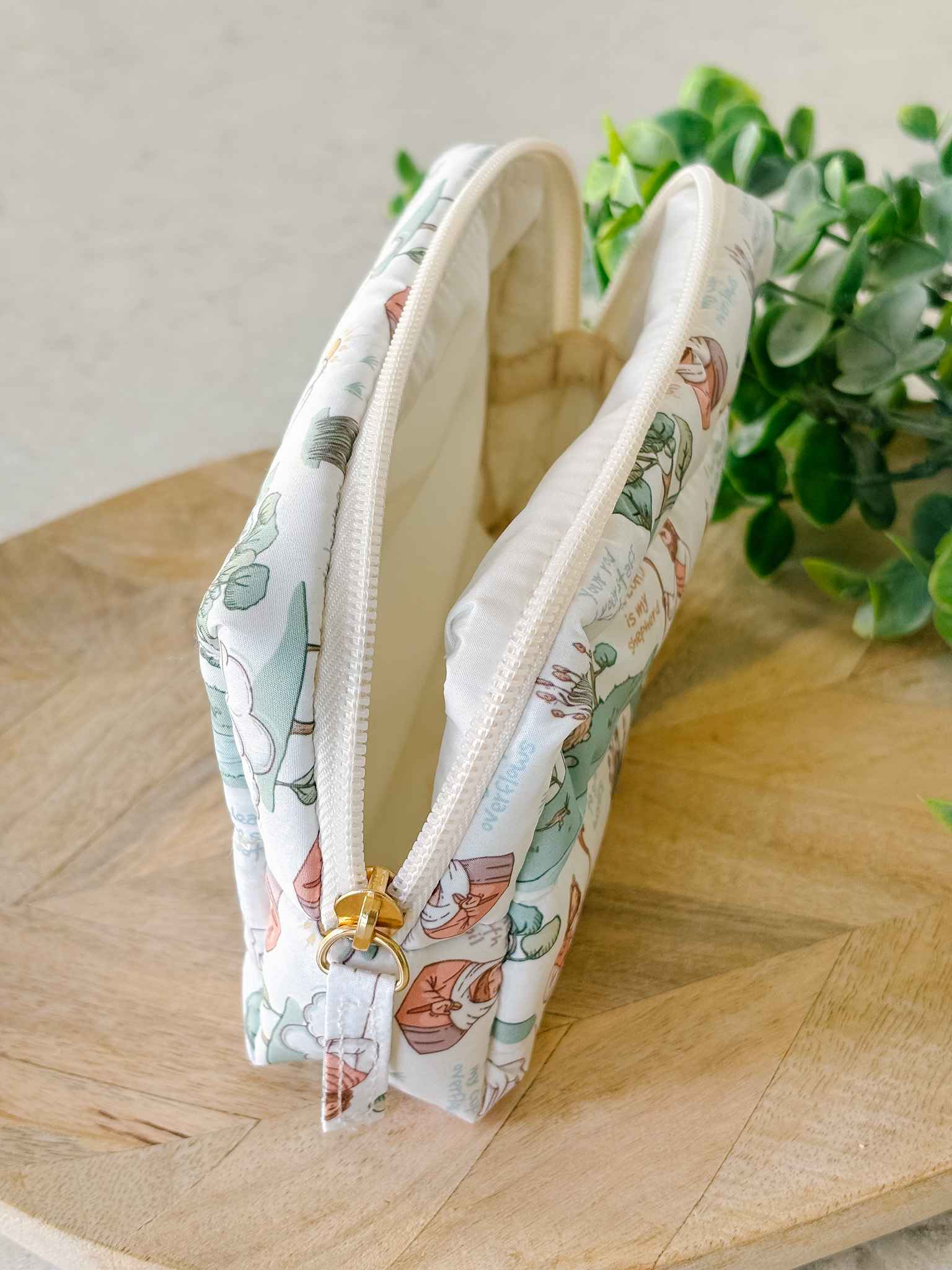 The Good Shepherd Puffer Pouch - Premium Insulated Lunch Bag for Work, School & Picnics | Leakproof & Eco-Friendly Food Container | Perfect for Office, Travel & Outdoor Activities