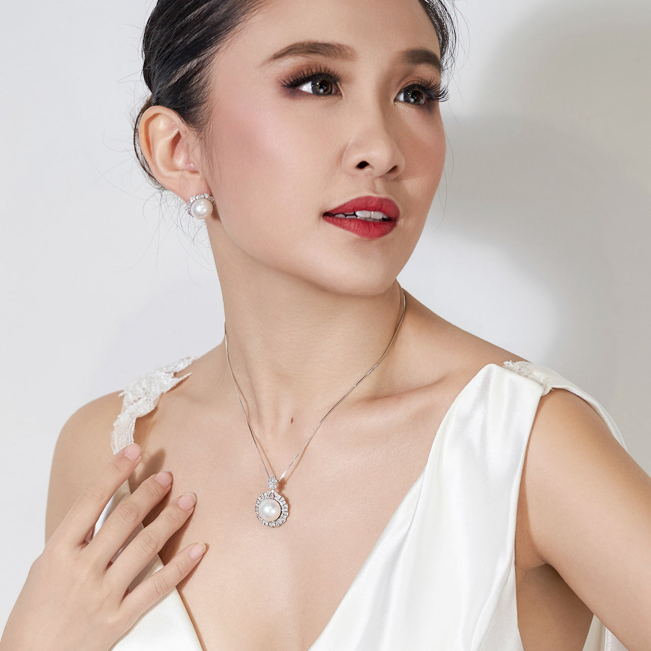 18K Solid Gold Edison Pearl Earrings for Women - Luxury Freshwater Pearl Stud Earrings - Perfect for Weddings, Parties & Special Occasions - KE00010