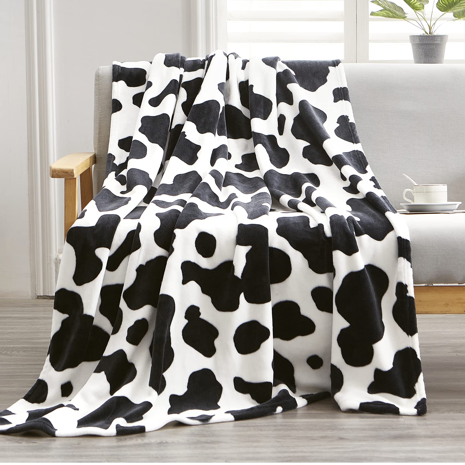 Black and White Cow Print Fleece Throw Blanket - Soft Plush 40x50 Inch Warm Blanket for Couch, Sofa & Bed - Perfect Cow-Themed Birthday Gift for Women & Teens (Home Decor, Farmhouse Style)