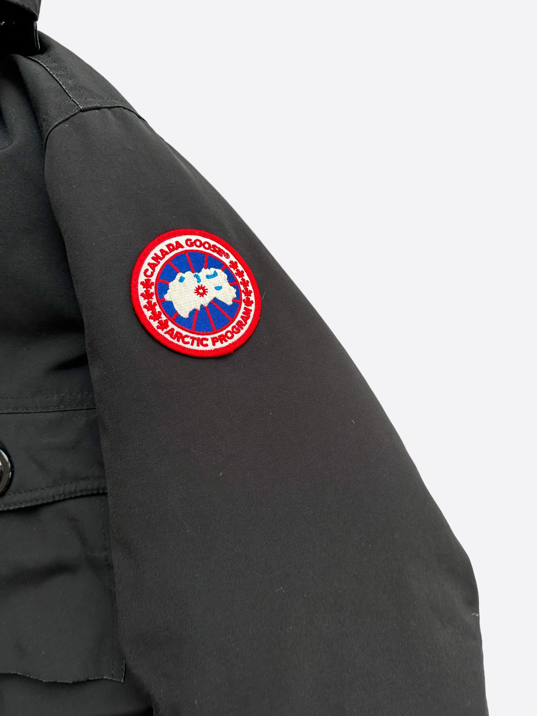 Canada Goose Black Banff Men's Jacket - Premium Winter Parka for Extreme Cold Weather - Perfect for Skiing, Snowboarding & Outdoor Adventures
