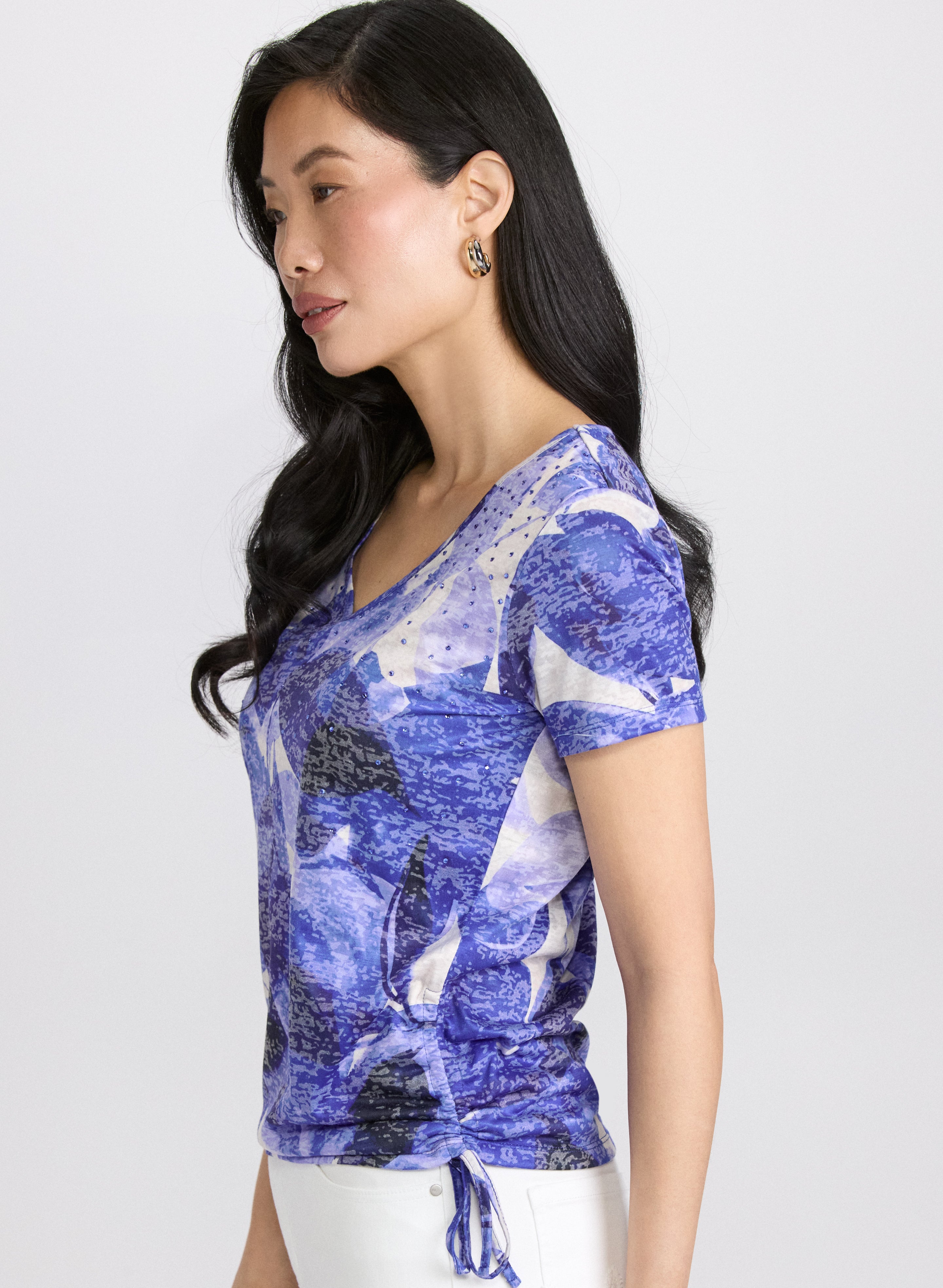 Stylish Embellished Leaf Print T-Shirt for Women - Trendy Floral Graphic Tee for Casual Outfits & Summer Fashion