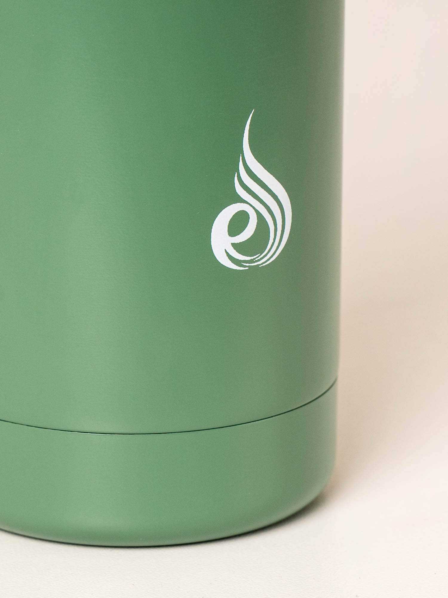 Premium Stainless Steel Water Bottle - 20oz, Vacuum Insulated, Leak Proof, Eco-Friendly, Dark Green - Perfect for Gym, Hiking, Travel & Everyday Hydration
