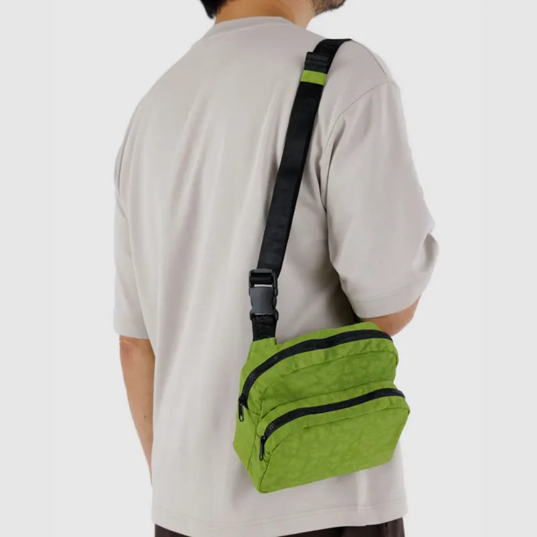 BAGGU Green Juice Fanny Pack - Waterproof Waist Bag for Running, Hiking & Travel - Hands-Free Crossbody Belt Bag for Men & Women