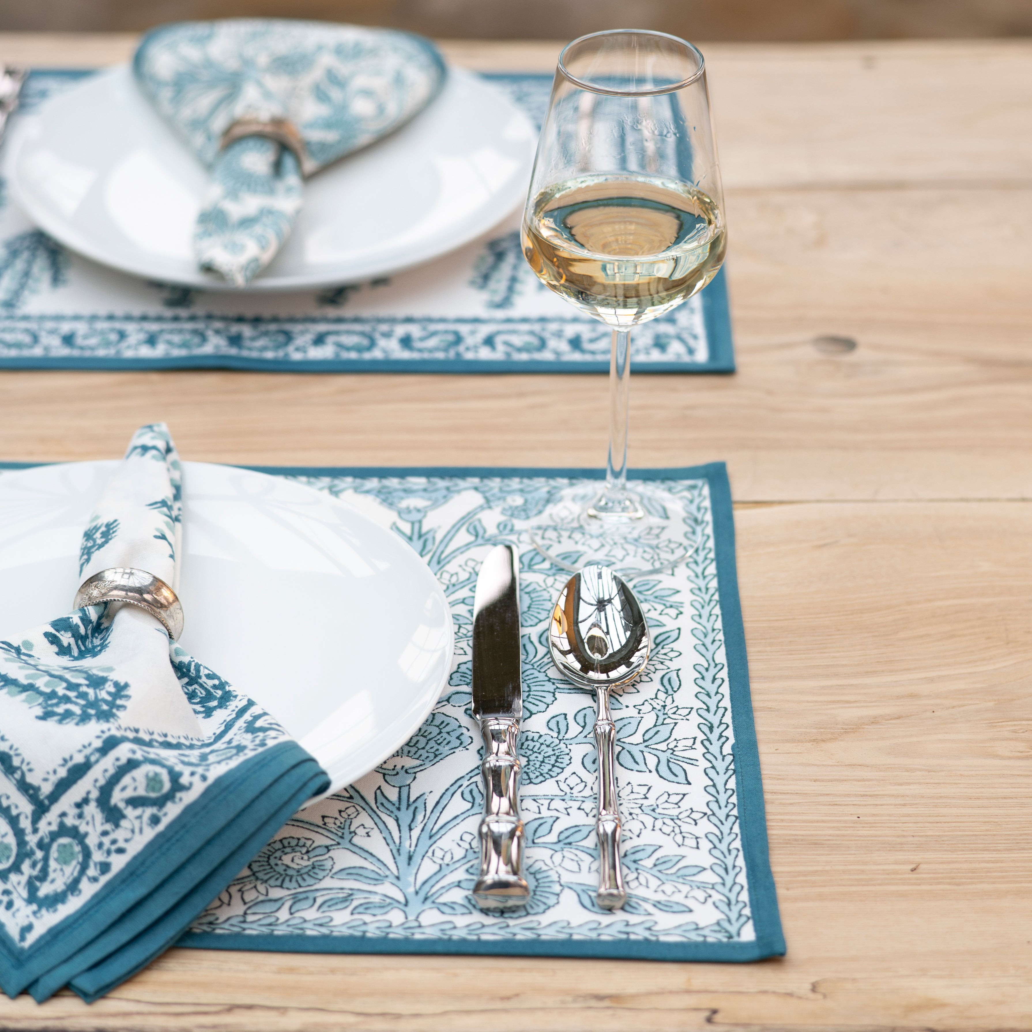 Floral Trellis Aqua Placemat Set of 4 - Waterproof & Non-Slip Dining Table Mats for Indoor/Outdoor Use - Perfect for Kitchen, Patio, and Picnic Decor