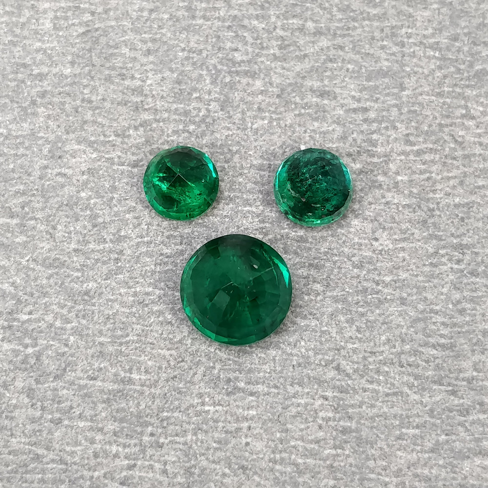 Natural 1.65cts Untreated Green Emerald Gemstone - Round Cut 4mm & 6mm (3 Pcs) | Emerald Jewelry Making, Engagement Rings & Birthstone Gifts