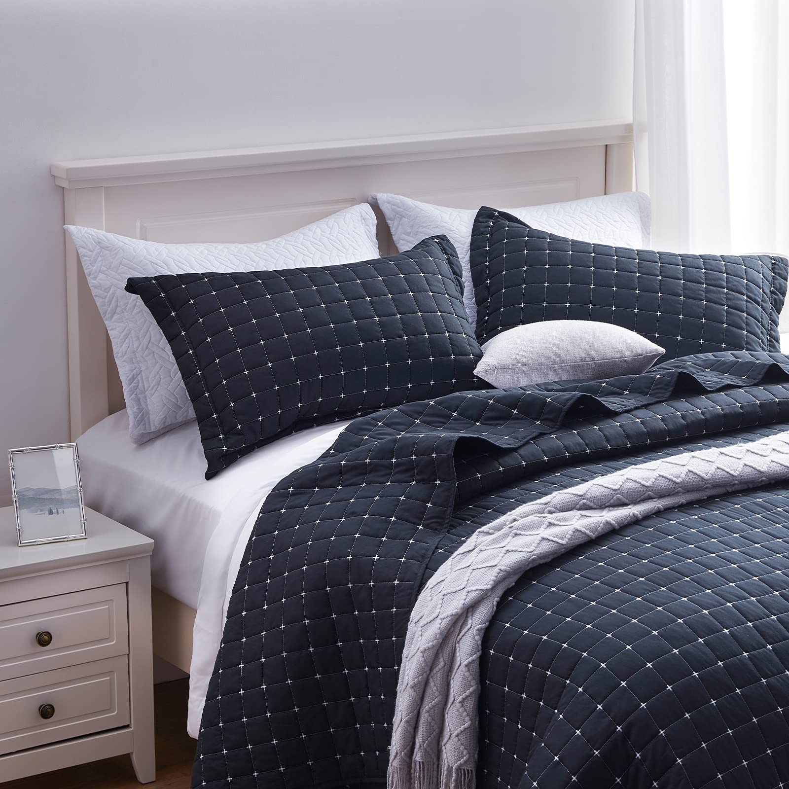 SunStyle Lightweight Twin Size Quilt Set - Black Square Pattern Bedspread Coverlet for Bedroom Decor | Perfect for Guest Rooms, Dormitories & Cozy Home Styling