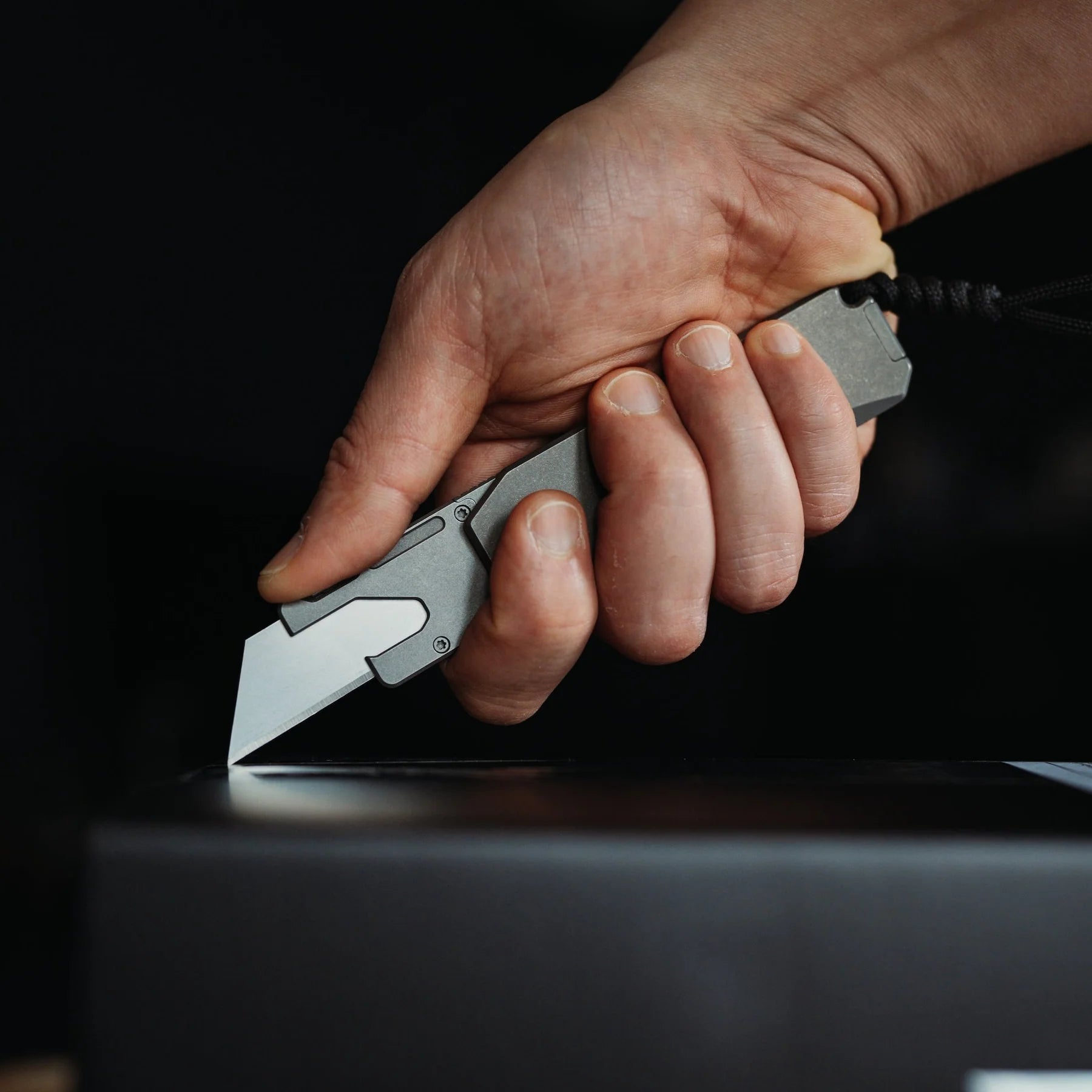 Premium Ti Utility Knife - Heavy Duty Retractable Box Cutter with 5 Blades for Packaging, Crafting & DIY Projects | Ergonomic Grip for Warehouse, Office & Home Use