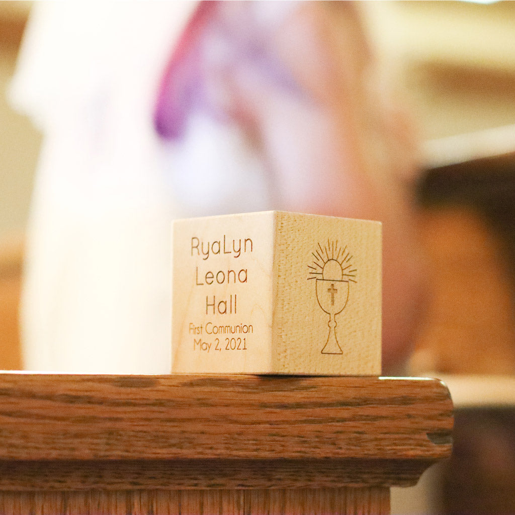 First Communion Keepsake Block - Personalized Religious Gift for Boys & Girls - Wooden Christening Souvenir - Perfect for Baptism, First Holy Communion & Religious Milestones