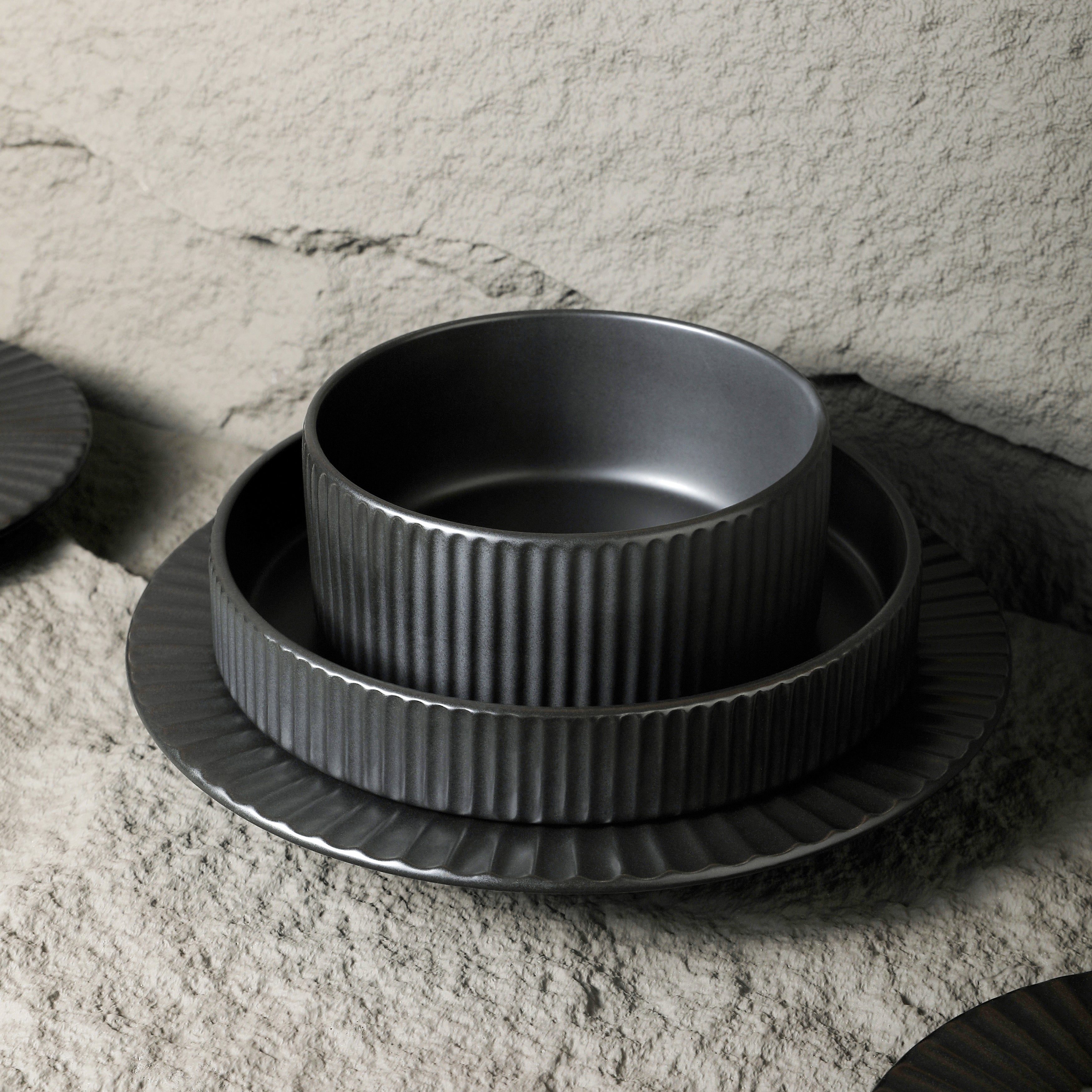 Premium Black Stoneware Dinnerware Set - 16-Piece Elegant Dinner Plates, Bowls & Mugs - Durable & Microwave Safe - Perfect for Family Dinners, Restaurant Use & Special Occasions