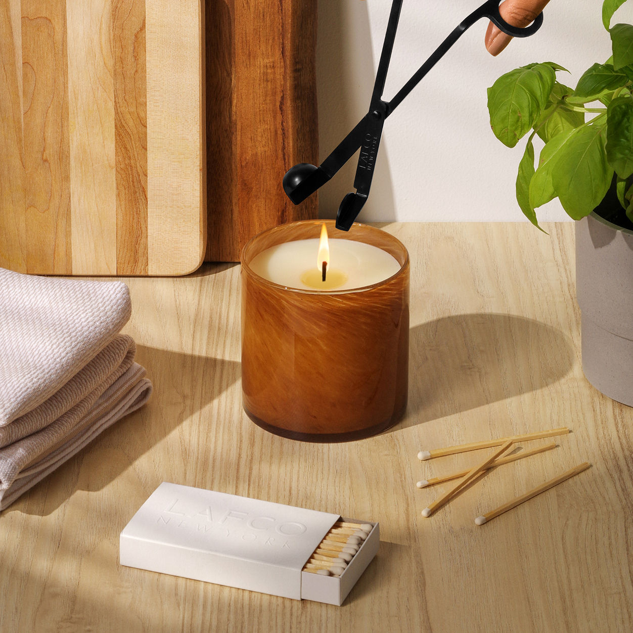 Amber Black Vanilla Signature Scented Candle - Handmade Soy Wax Candle for Home, Relaxation & Romantic Ambience - Perfect for Bedroom, Bathroom & Gift Giving