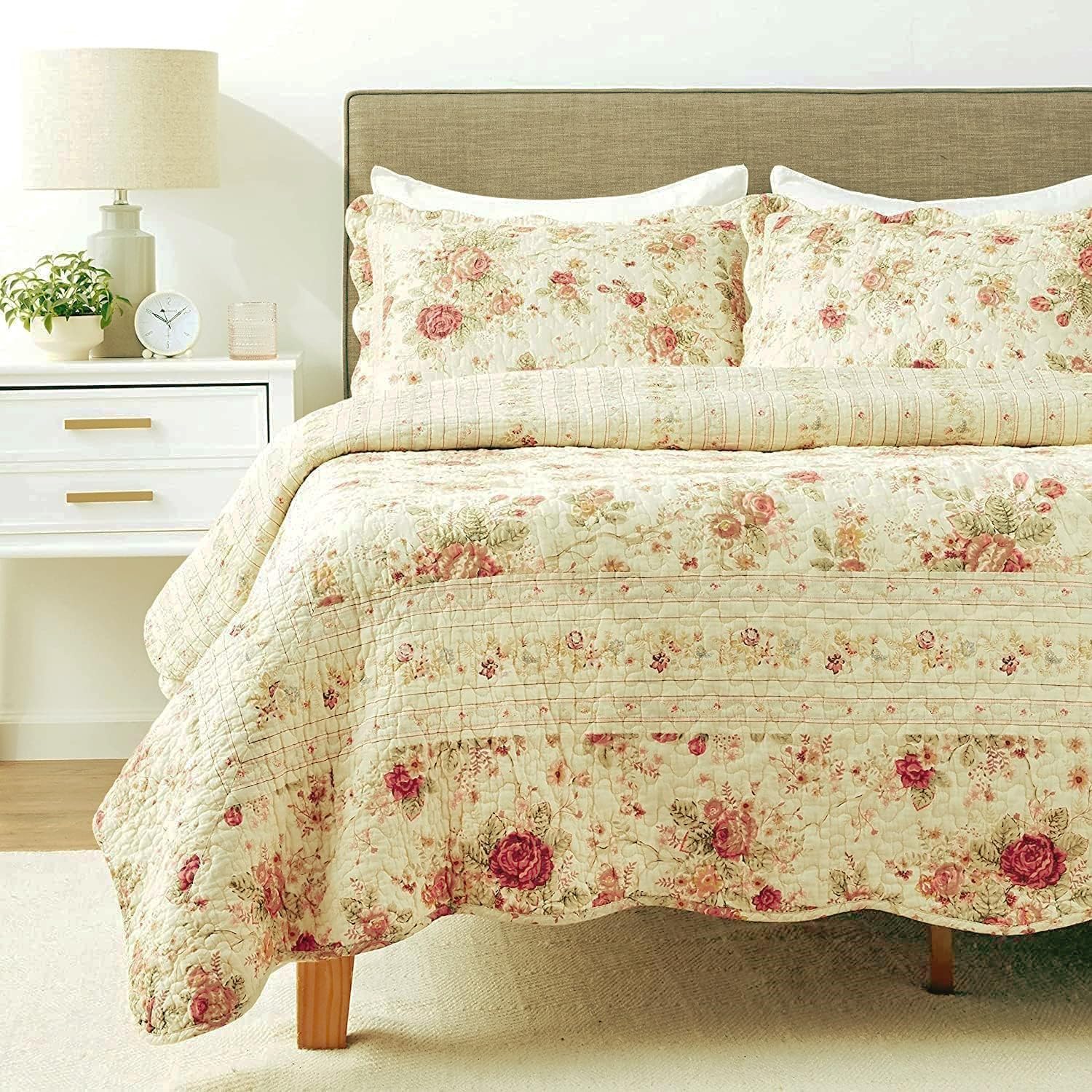 Romantic Roses Queen Size Cotton Quilt Set - 4pc Bedding with Sheet Grippers | Soft Breathable Comforter Cover for Master Bedroom, Guest Room & Dorm Decor