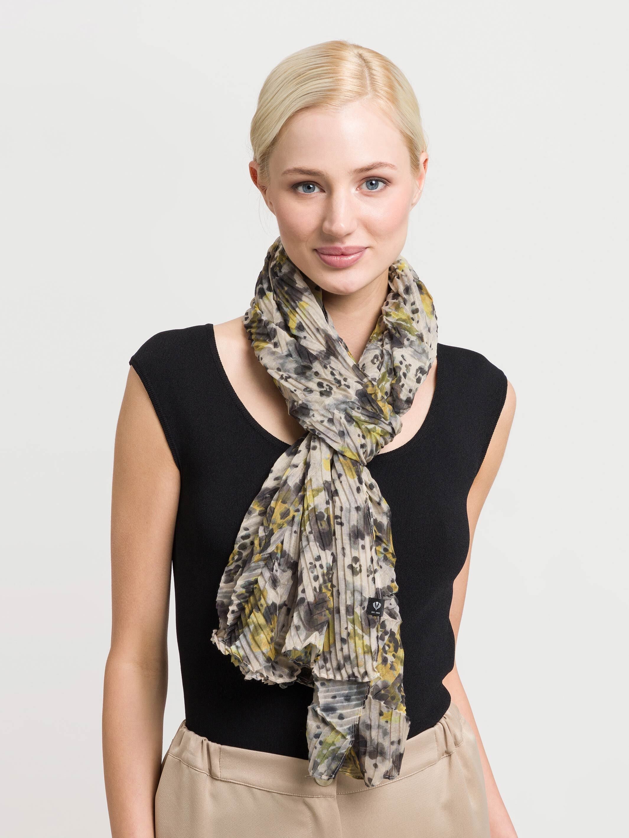 Eco-Friendly Modern Leo Plissé Scarf - Sustainable Fashion Accessory for Women | Perfect for Office, Travel & Special Occasions
