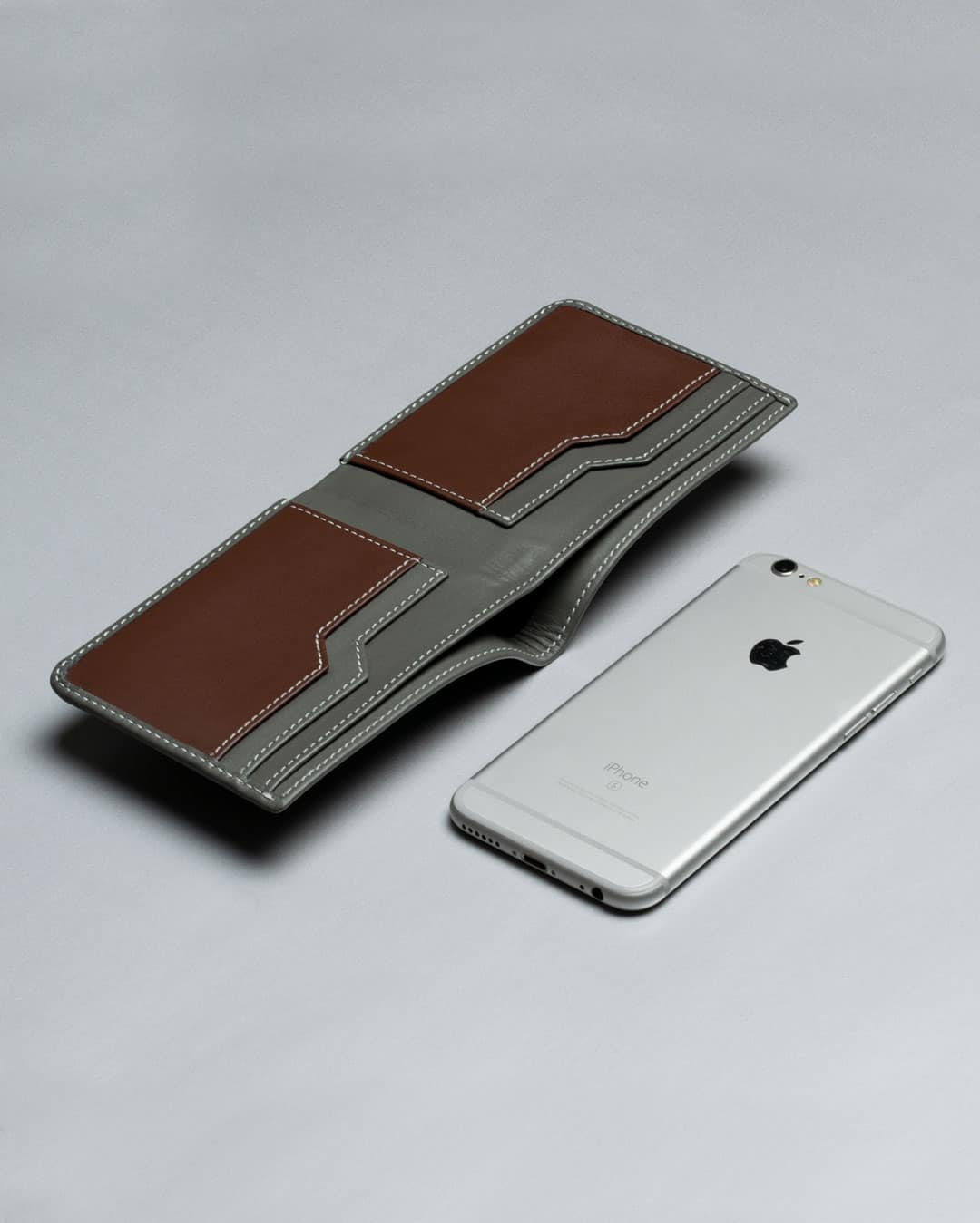 Slim & Lightweight Bifold Wallet for Men - RFID Blocking Minimalist Leather Wallet - Perfect for Everyday Carry, Travel & Business Use