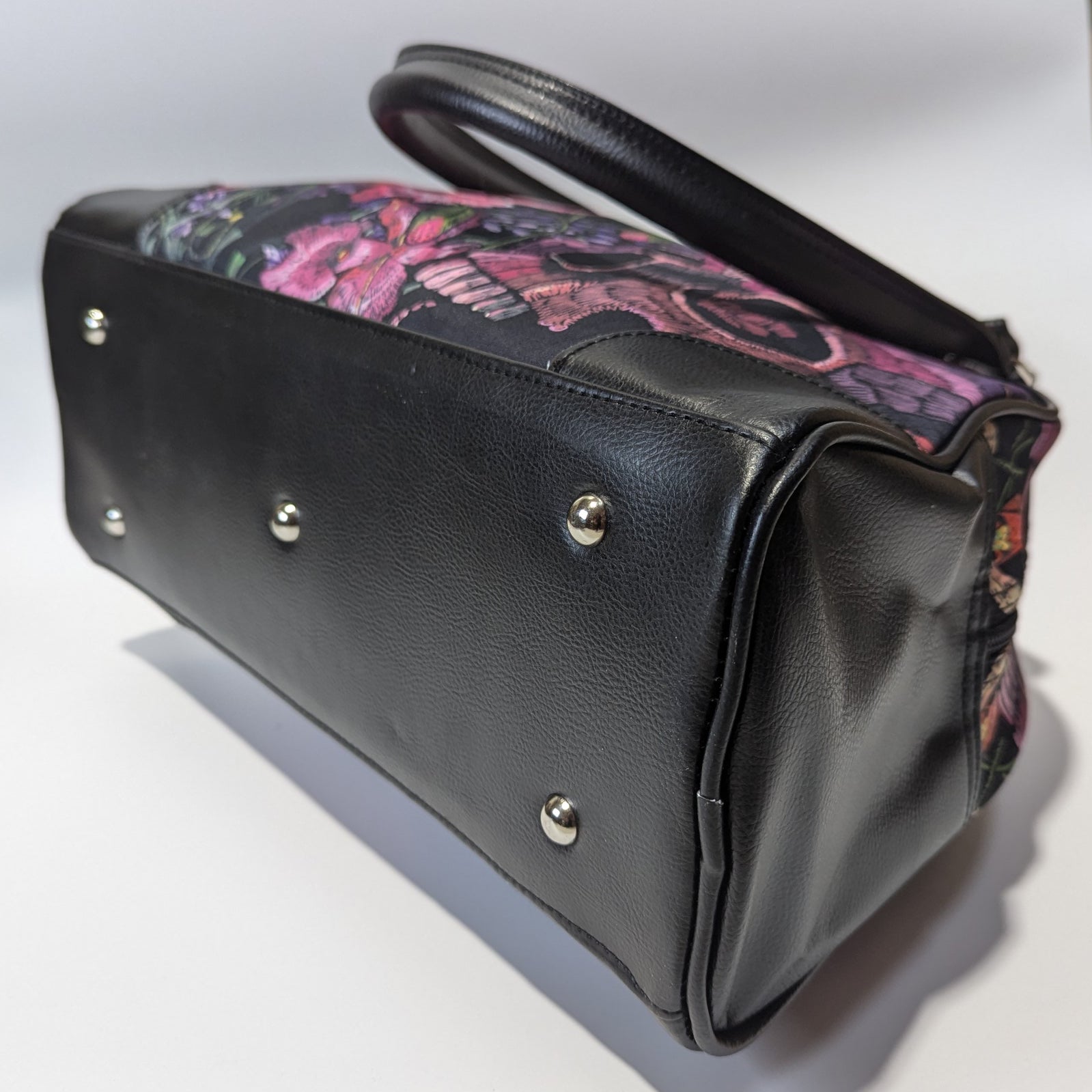 Gothic Skull and Floral Print Crossbody Bag for Women - Stylish Handbag for Parties, Concerts & Everyday Use