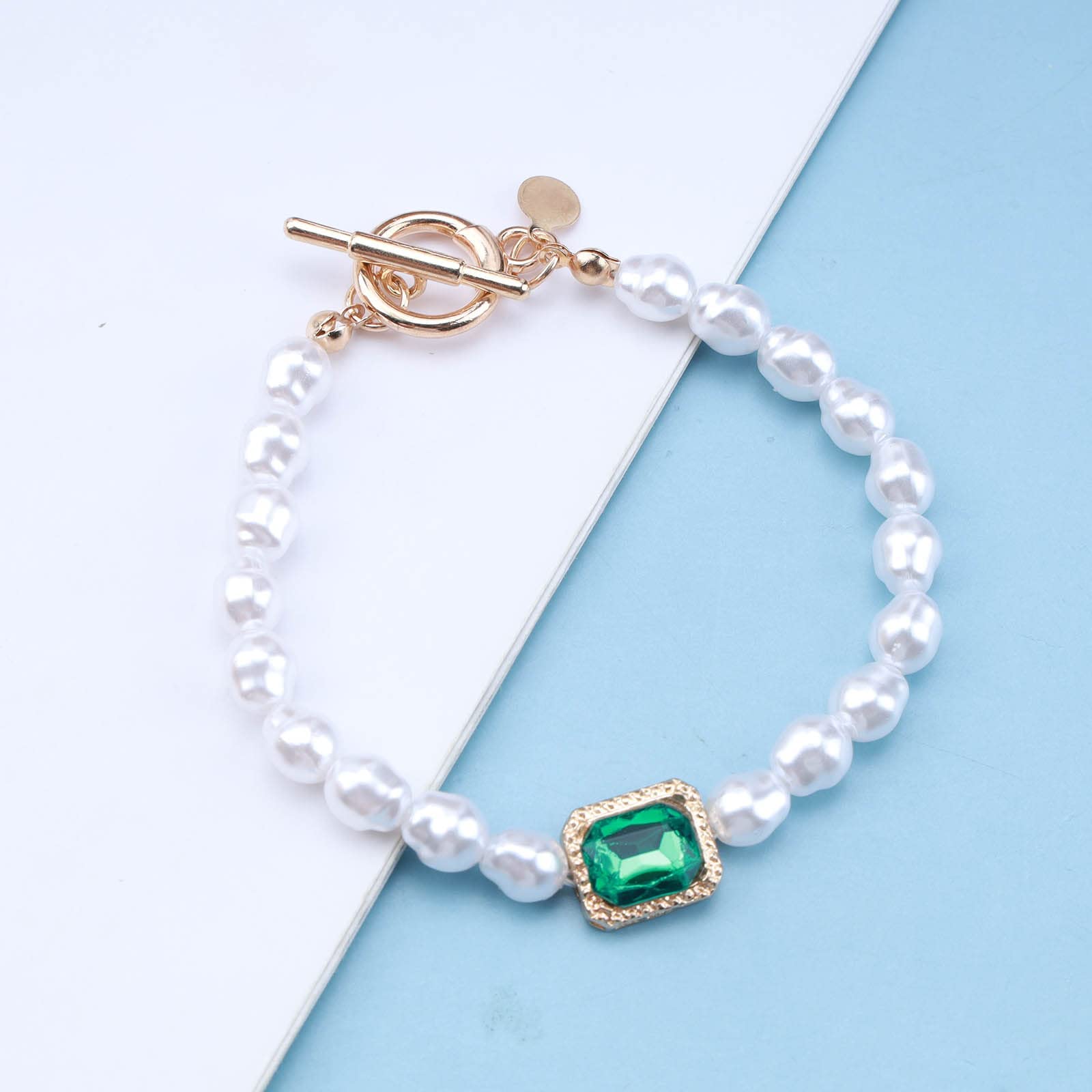 Vintage Green Emerald Crystal Beaded Pearl Bracelet for Women - Square Emerald & Strand Pearl Hand Chain Jewelry - Perfect for Bridal, Wedding, Boho Fashion & Special Occasions