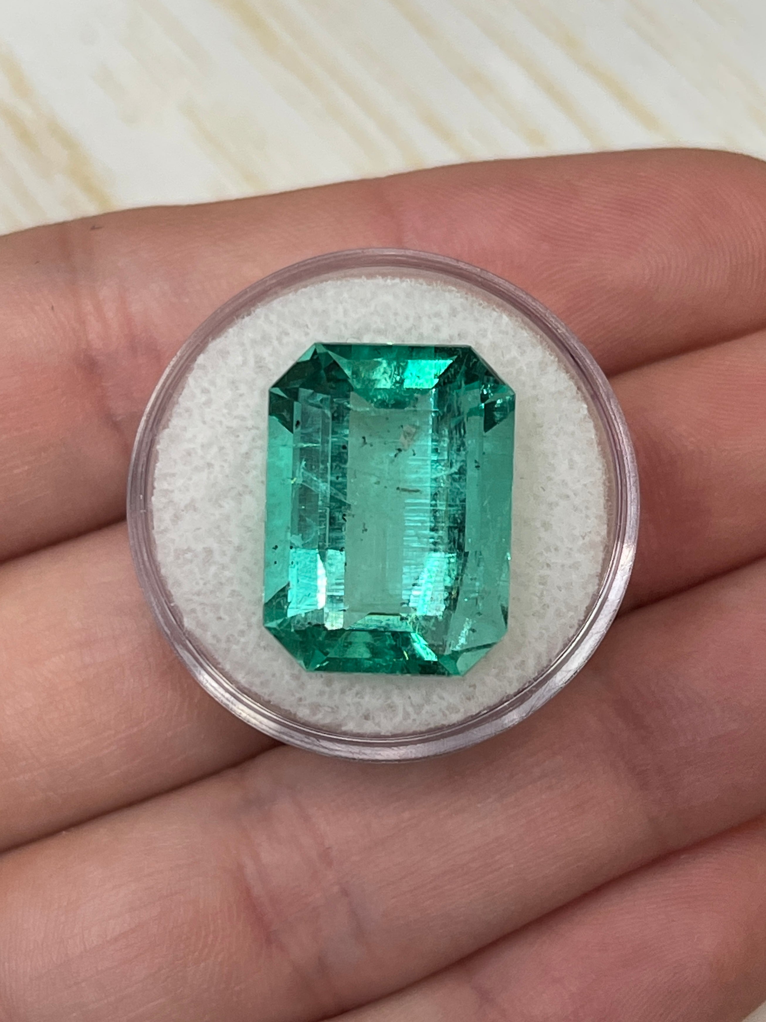 17.12 Carat GIA Certified Natural Colombian Emerald - Loose Gemstone 19x14mm Emerald Cut for Jewelry Making, Engagement Rings & Luxury Gifts
