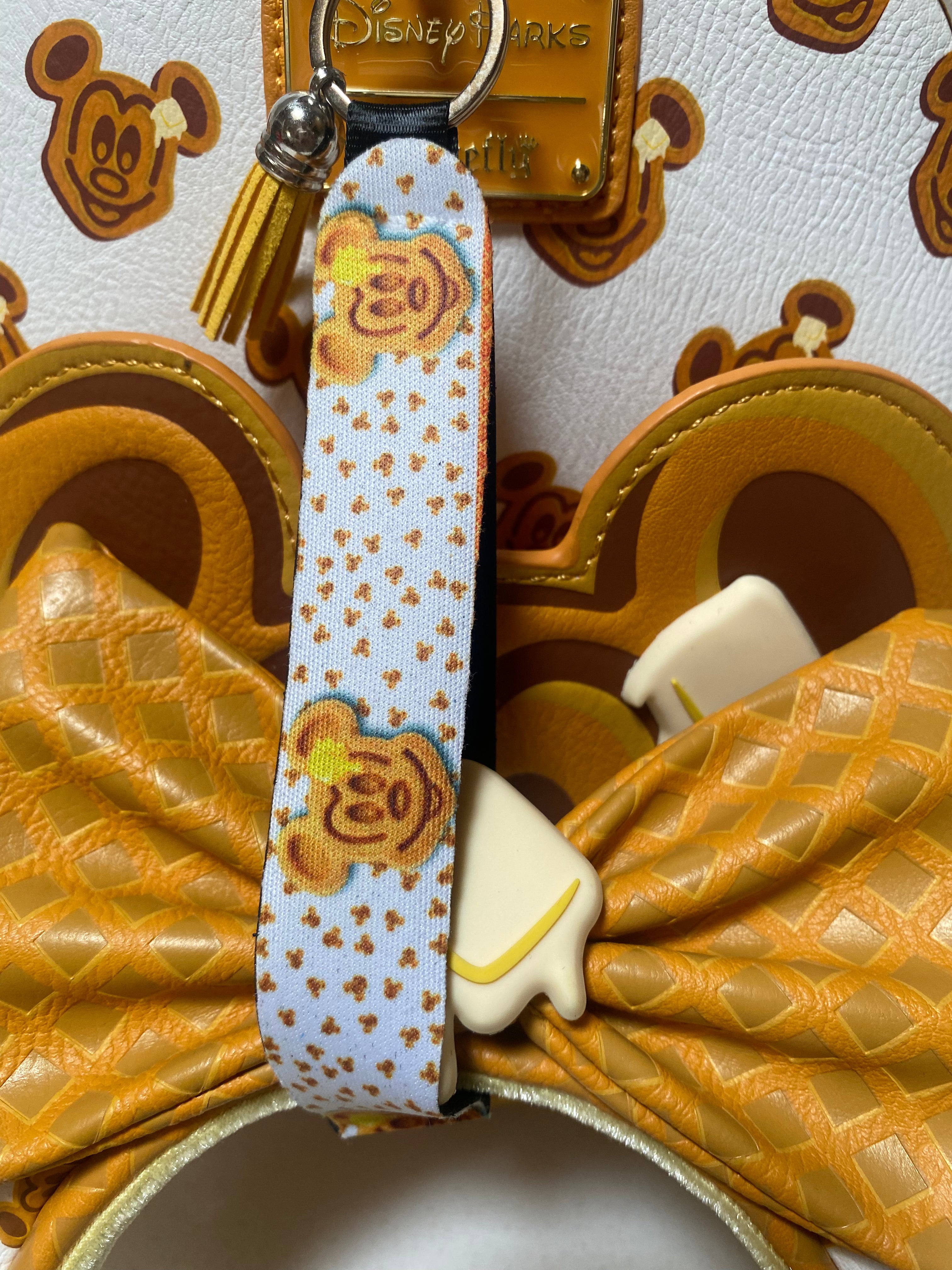 Cute Mouse Waffle Keychain - Adorable Wristlet Keyring for Women & Girls - Perfect for Keychains, Bags, Backpacks and Gift Giving