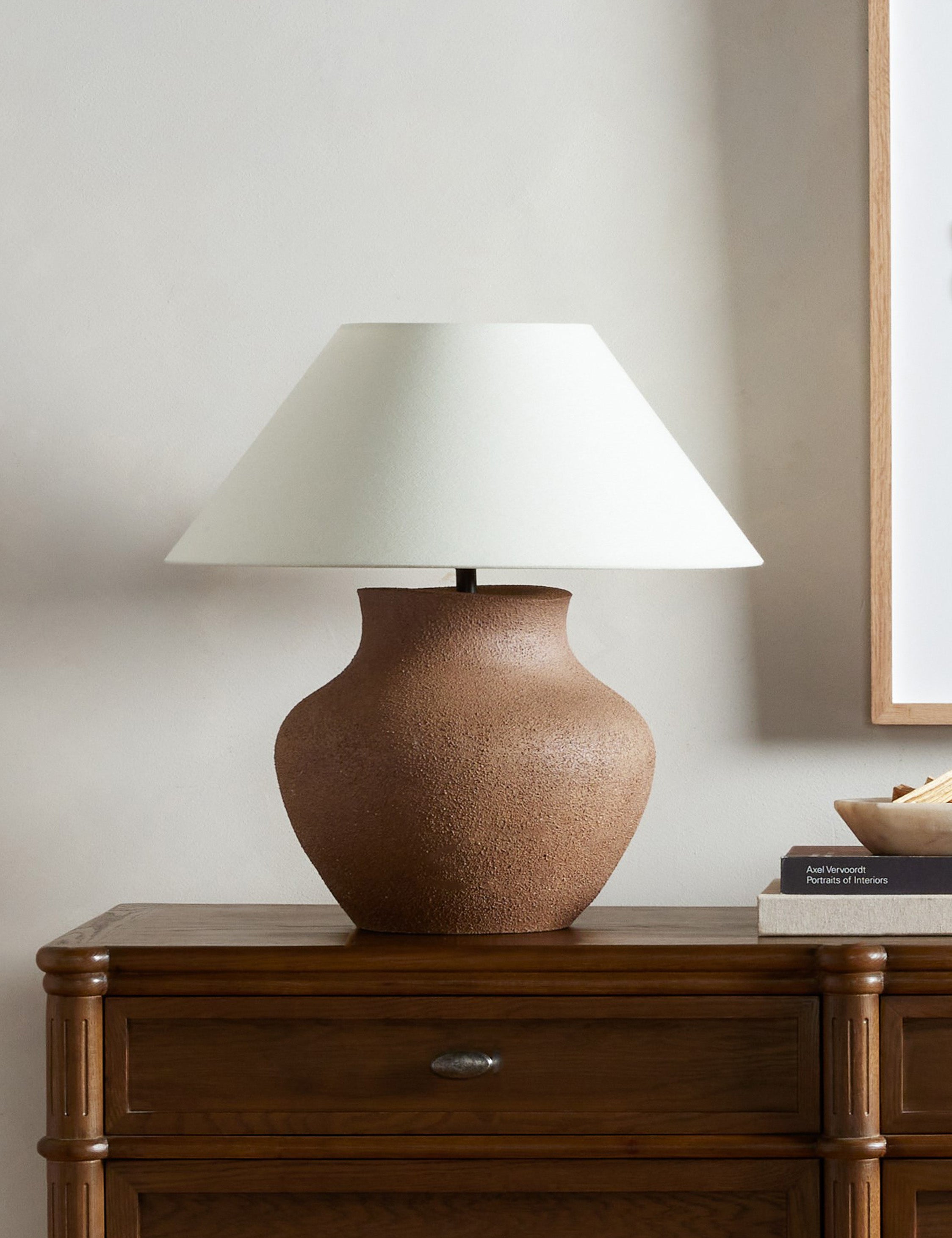 Basira Modern Table Lamp - Stylish LED Bedside Lamp for Living Room, Bedroom & Office - Warm White Light for Reading & Relaxation
