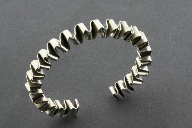 Geometric Folded Cuff Bracelet for Women - Stylish Minimalist Bangle for Everyday Wear & Fashion Accessories